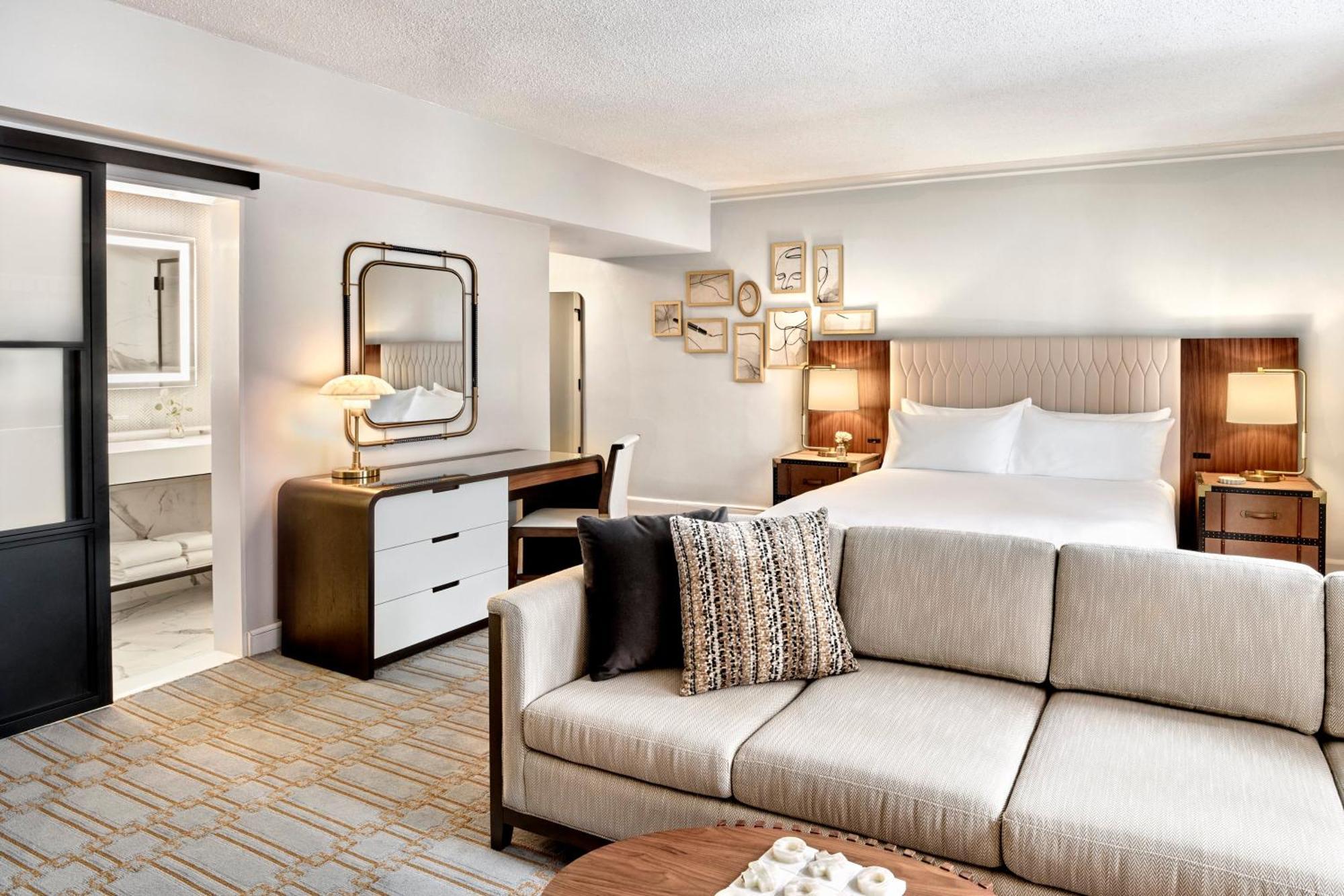Executive Room - 1 King Bed,1659456047:JPEG