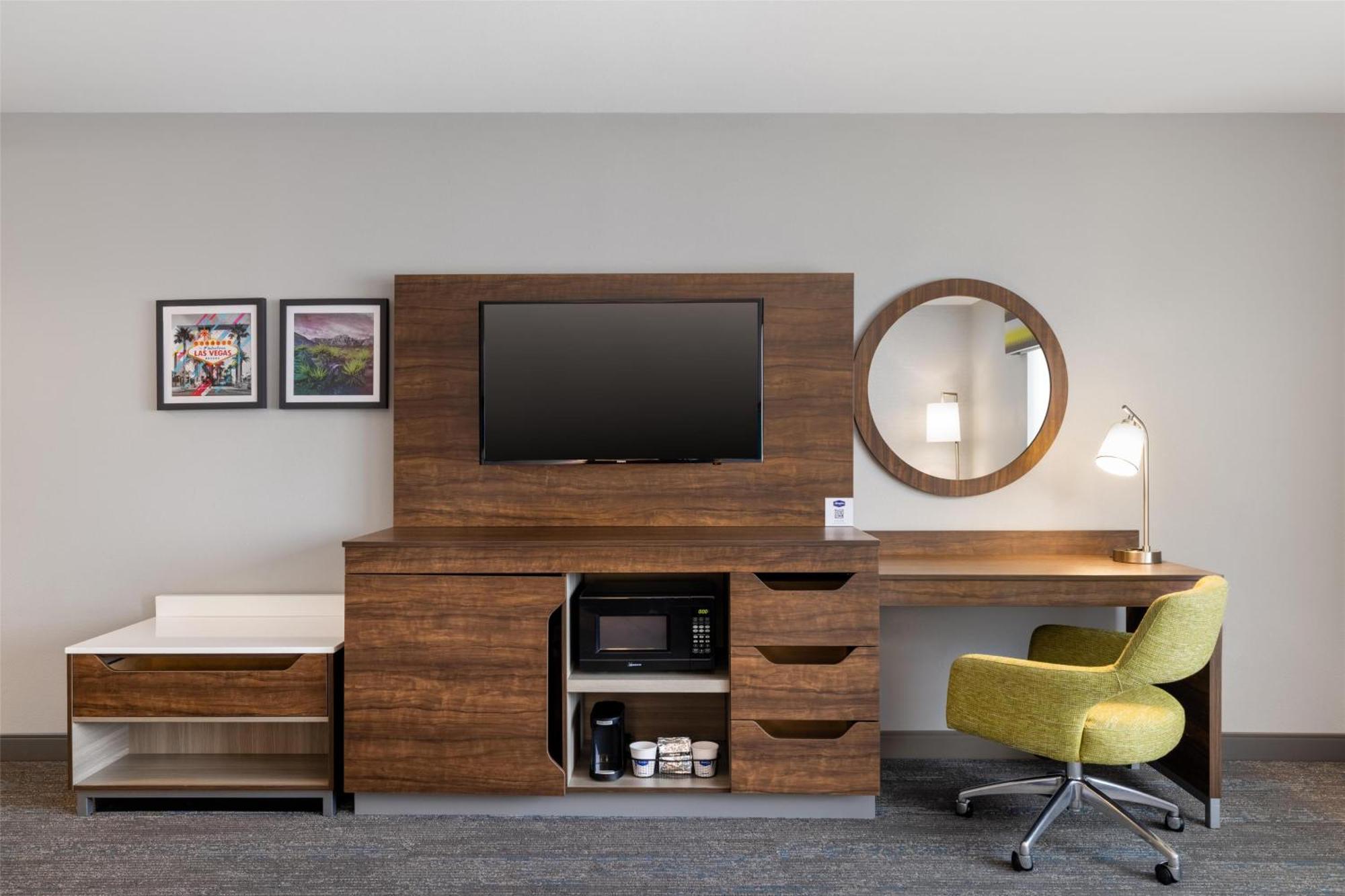 Queen Room with Two Queen Beds - Mobility and Hearing Access/Non-Smoking,1681726850:JPEG