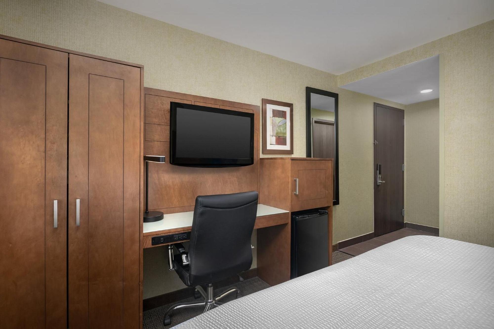 Standard King Room City View