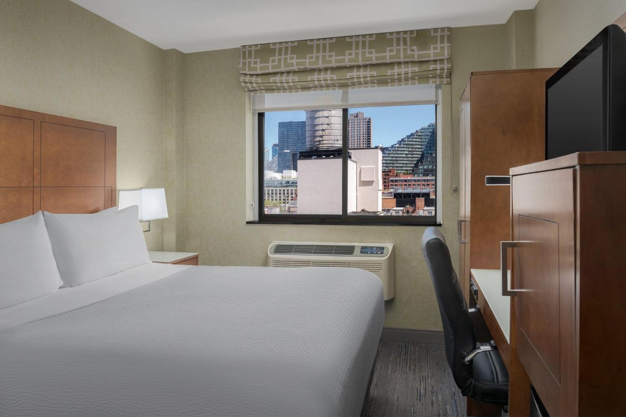Standard King Room City View