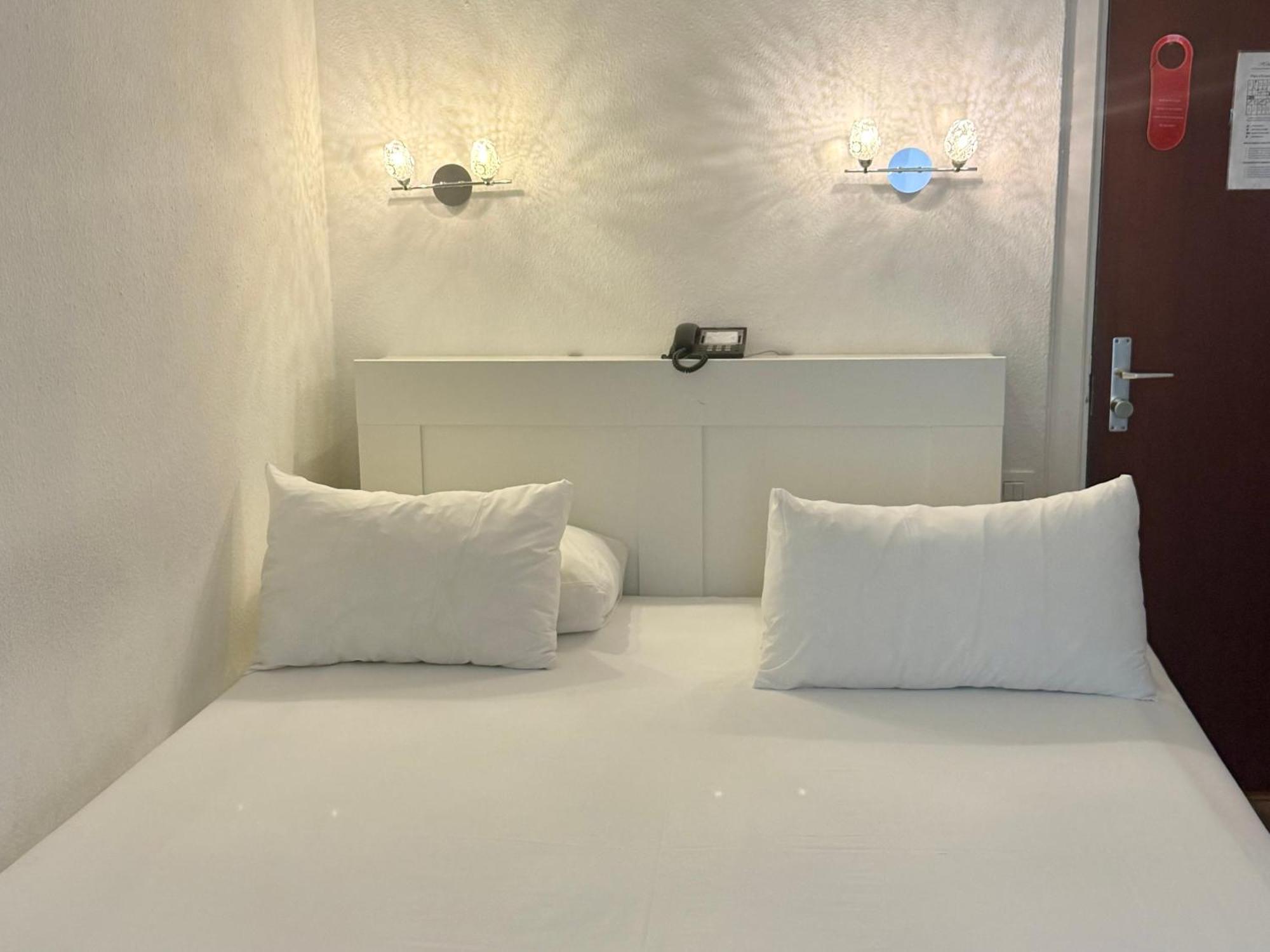 Single Room Private External Bathroom