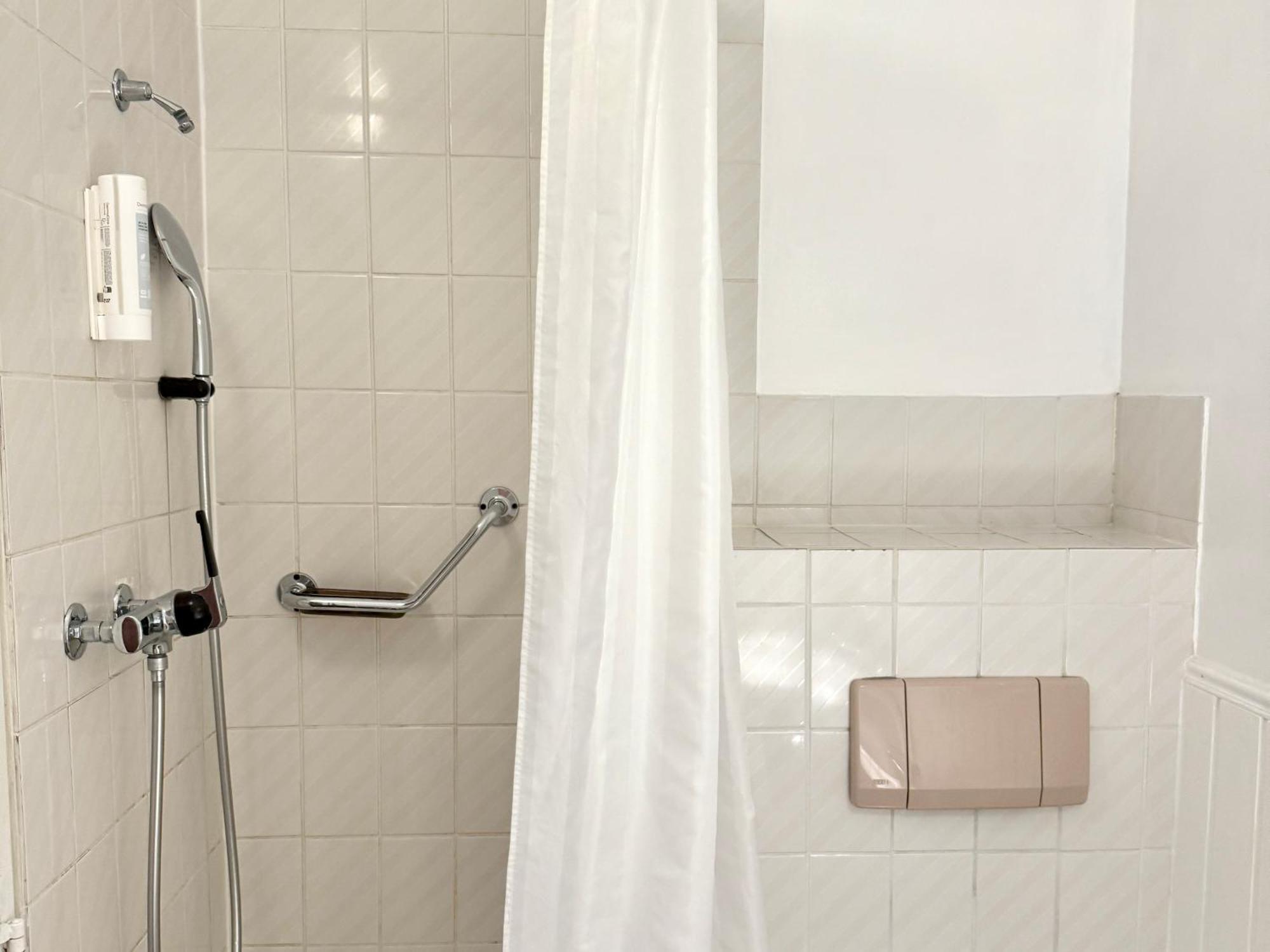 Single Room Private External Bathroom