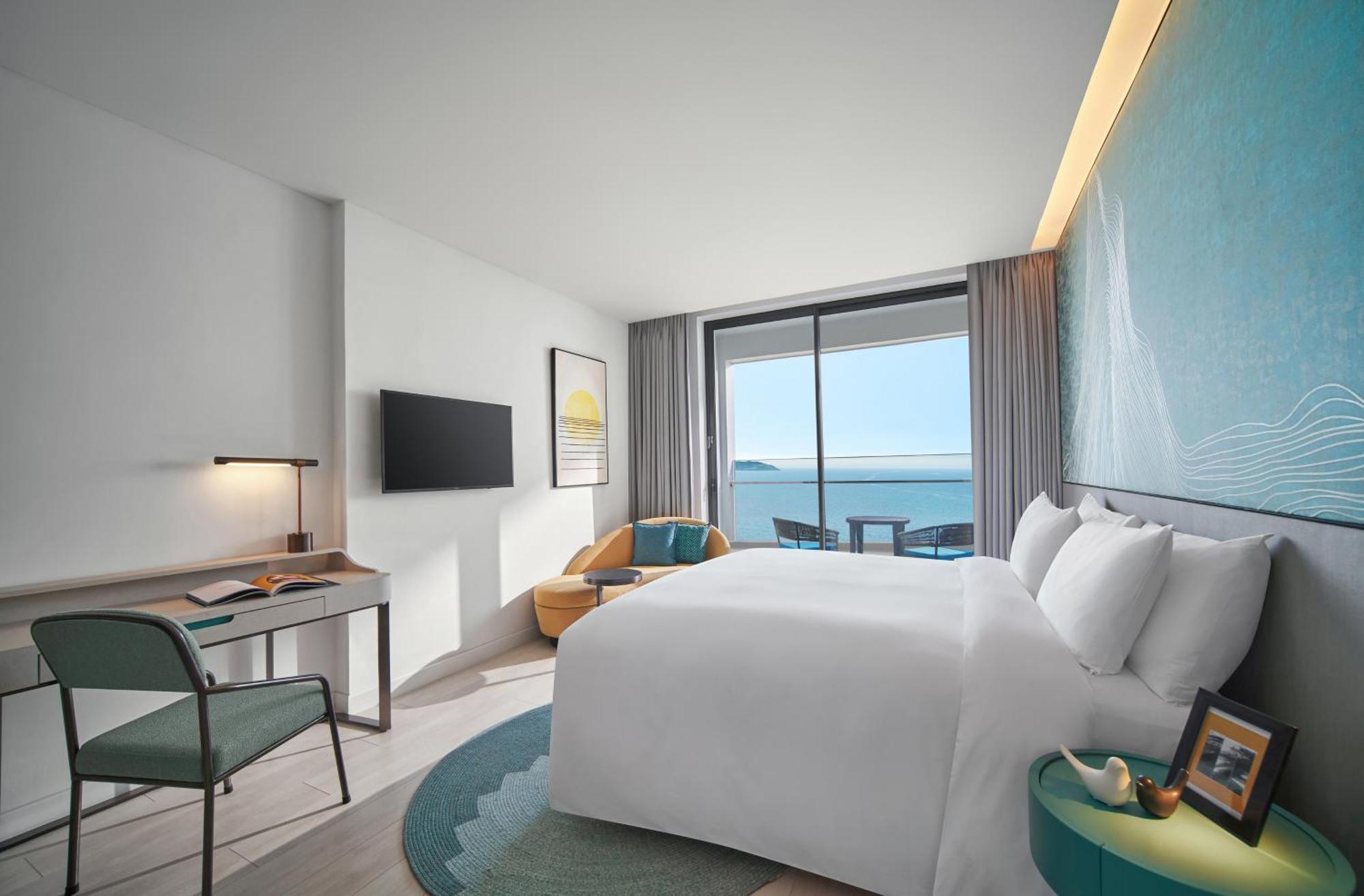 Deluxe Sea View King Room Balcony
