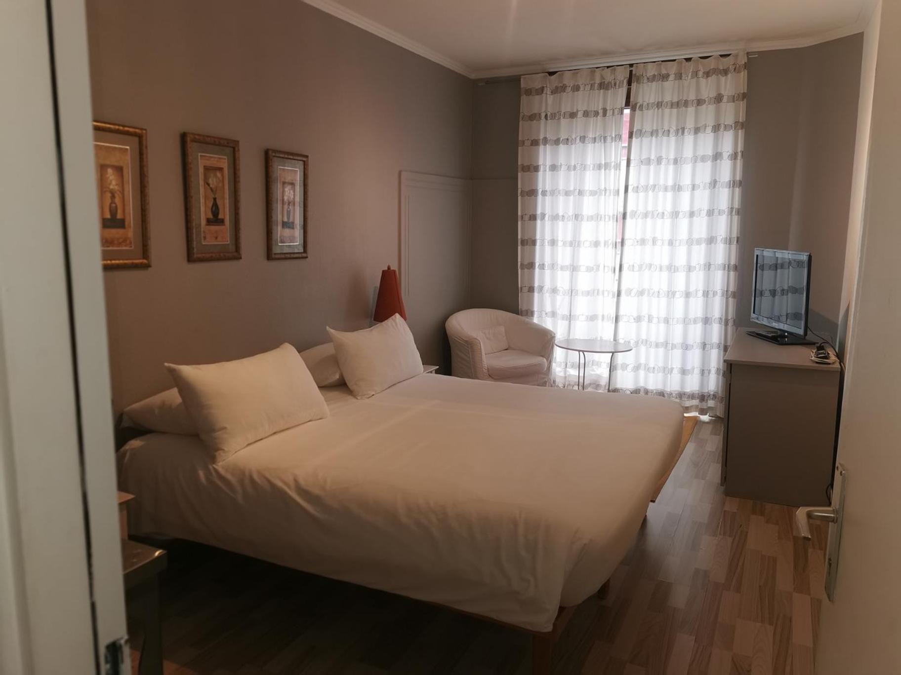Single Room Private External Bathroom