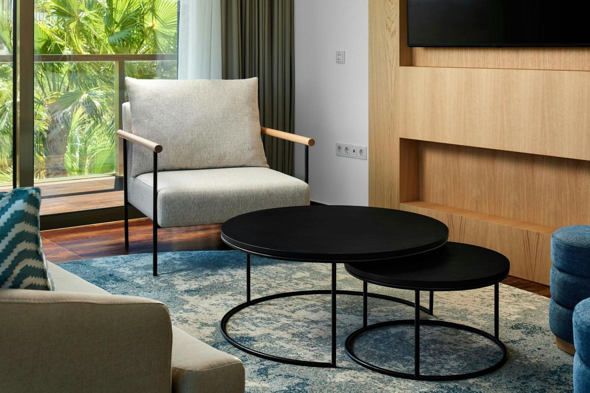 One-Bedroom King Suite Sofa Bed Balcony Resort View Club Lounge Access