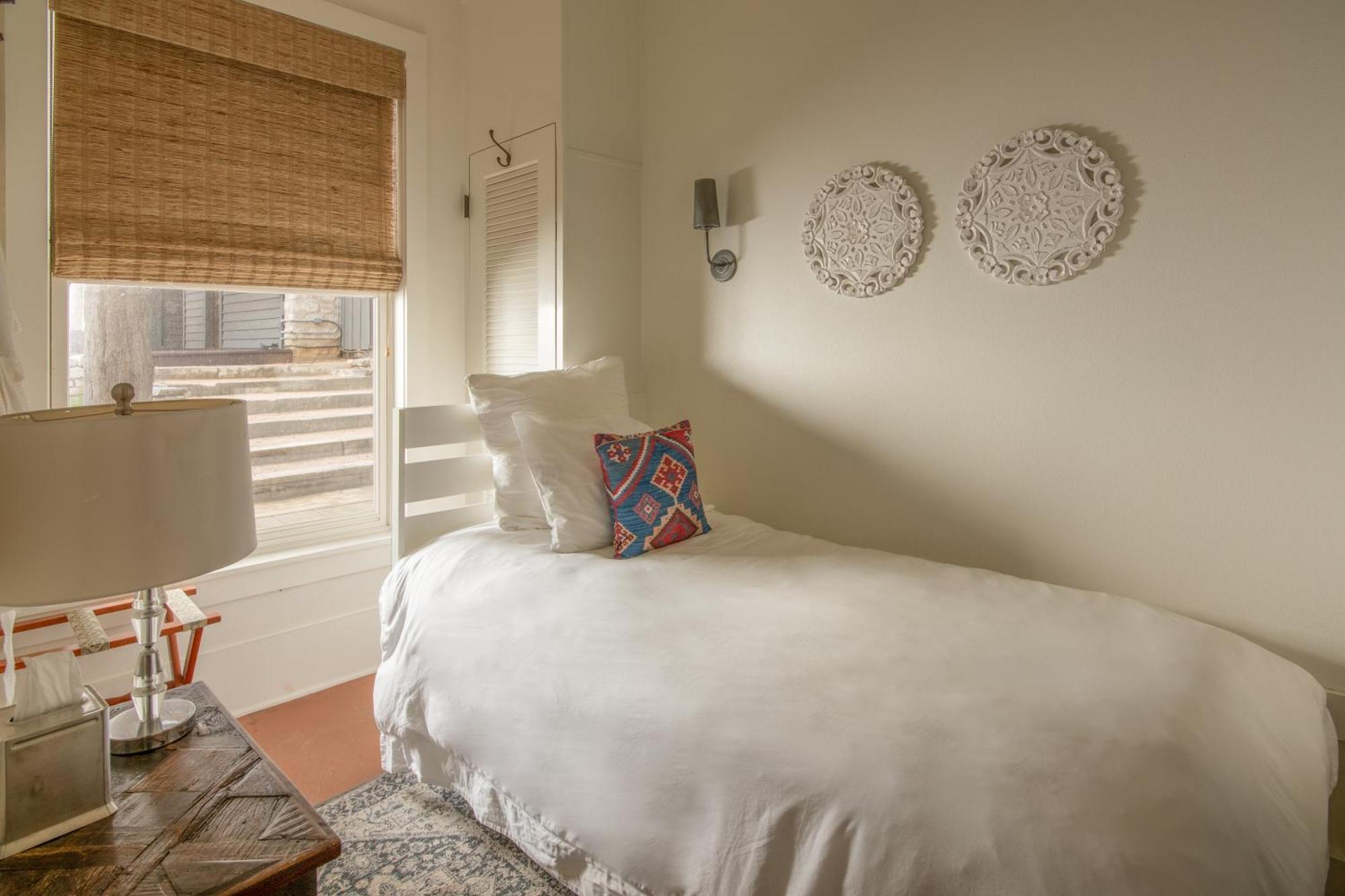 Deluxe King Room,1688832209:JPEG