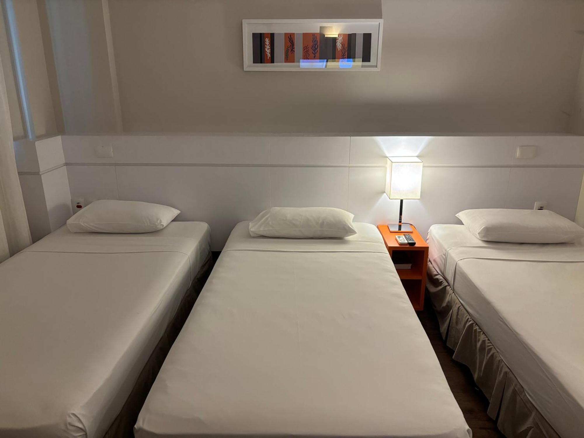 Quarto Triplo Standard com 3 Camas de Solteiro
