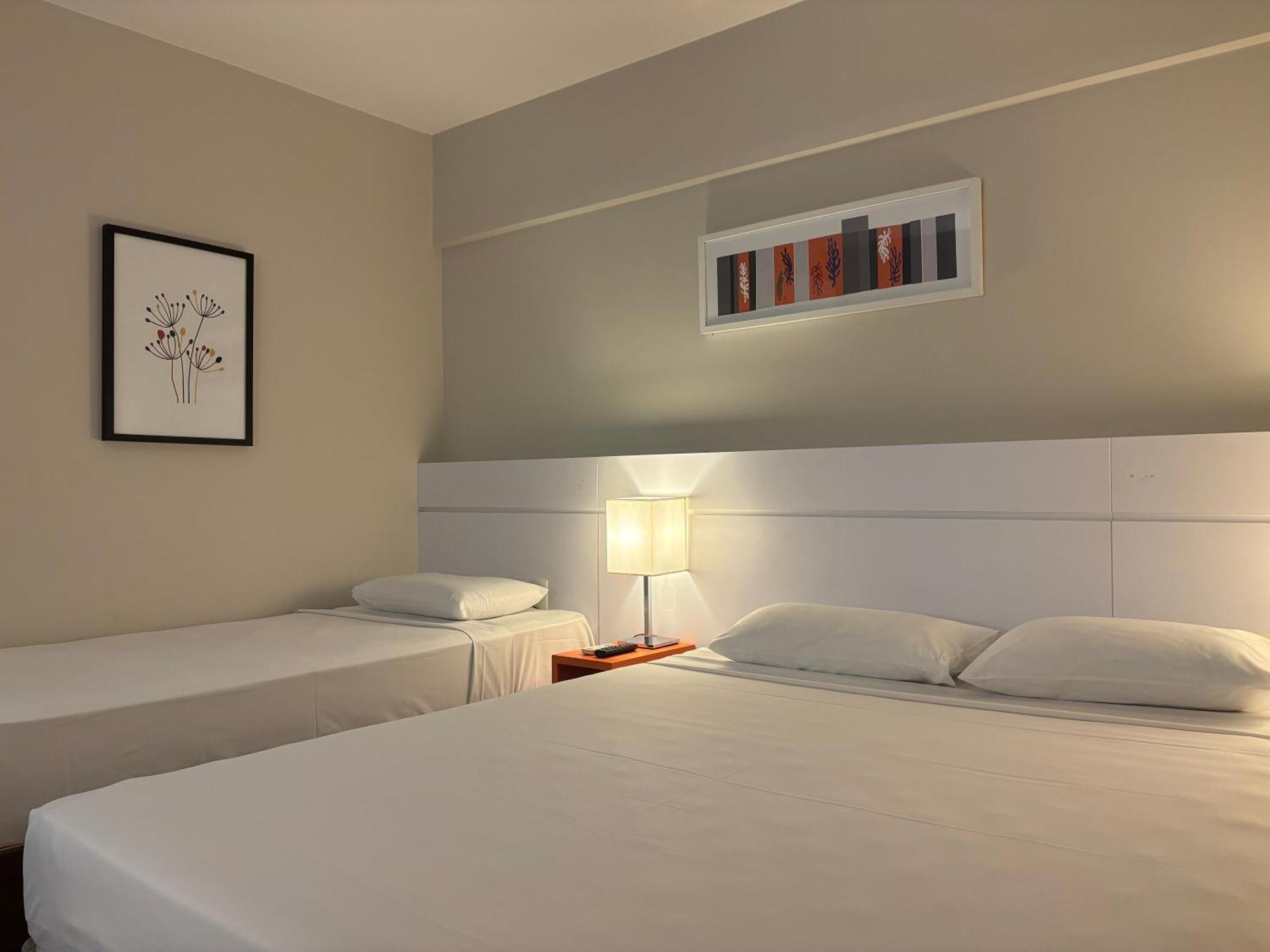 Quarto Triplo Standard com 1 Cama de Casal e 1 de Solteiro