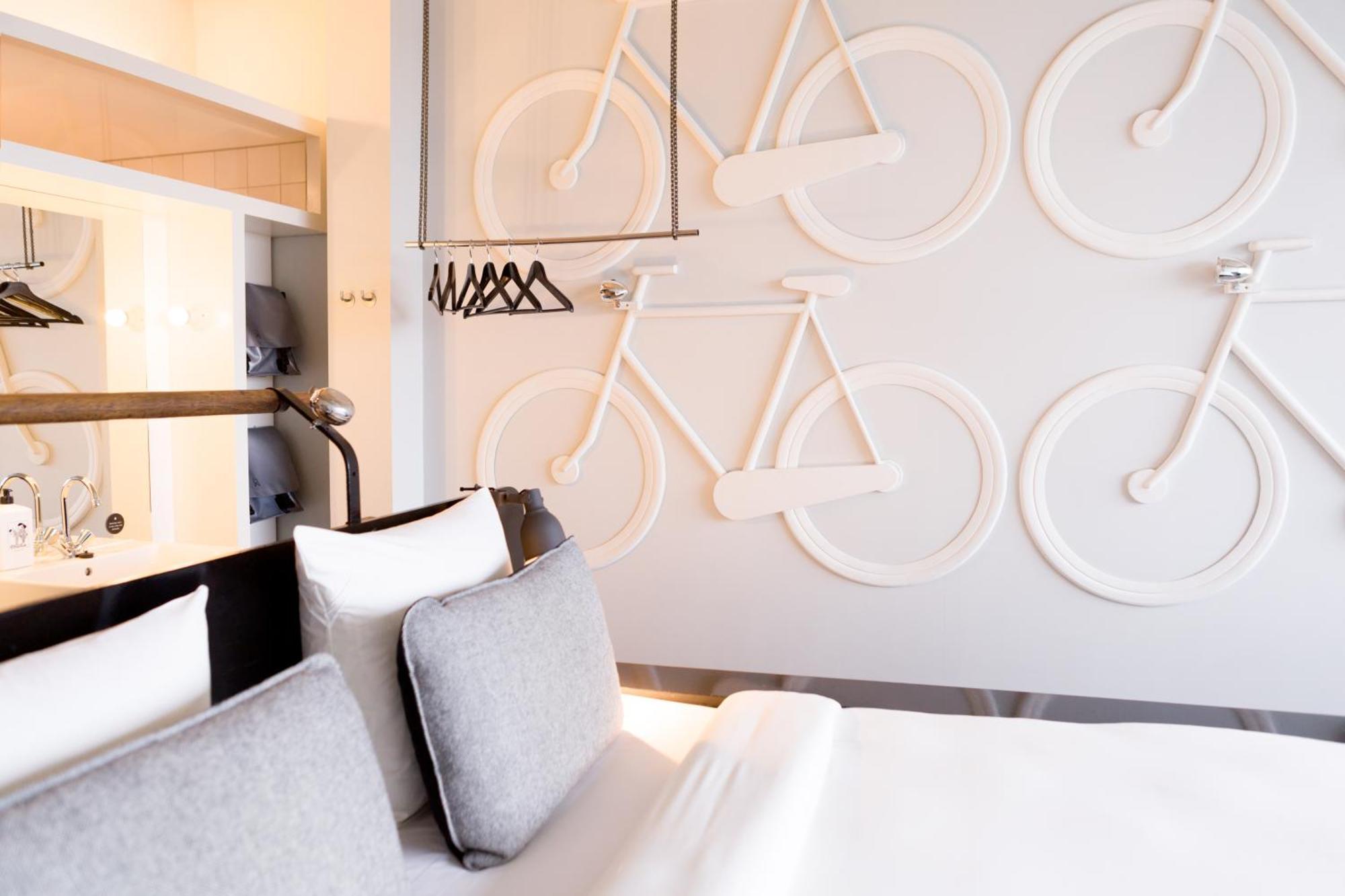 Deluxe Double Room Bath