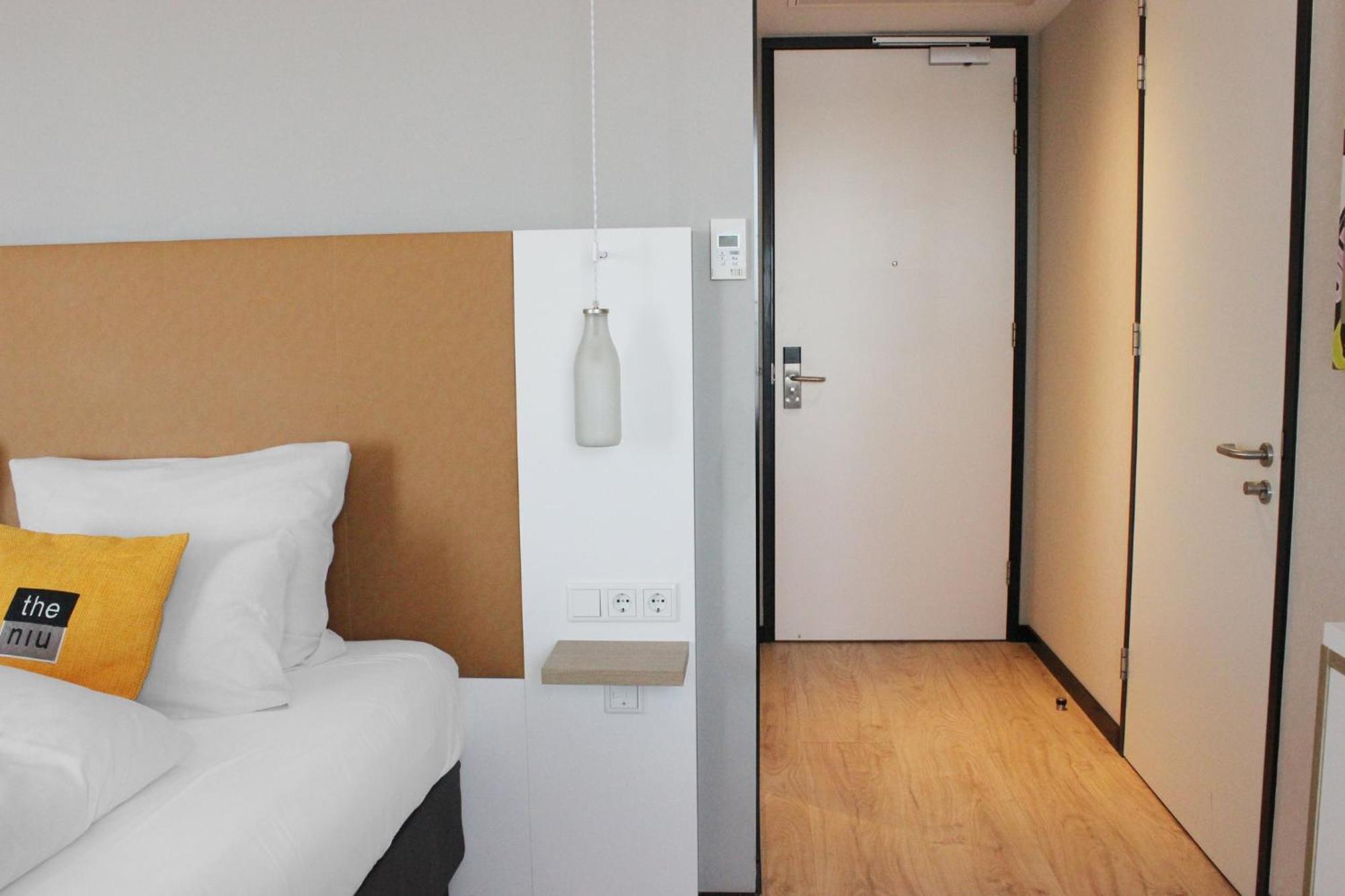 Standard Queen Room Accessible