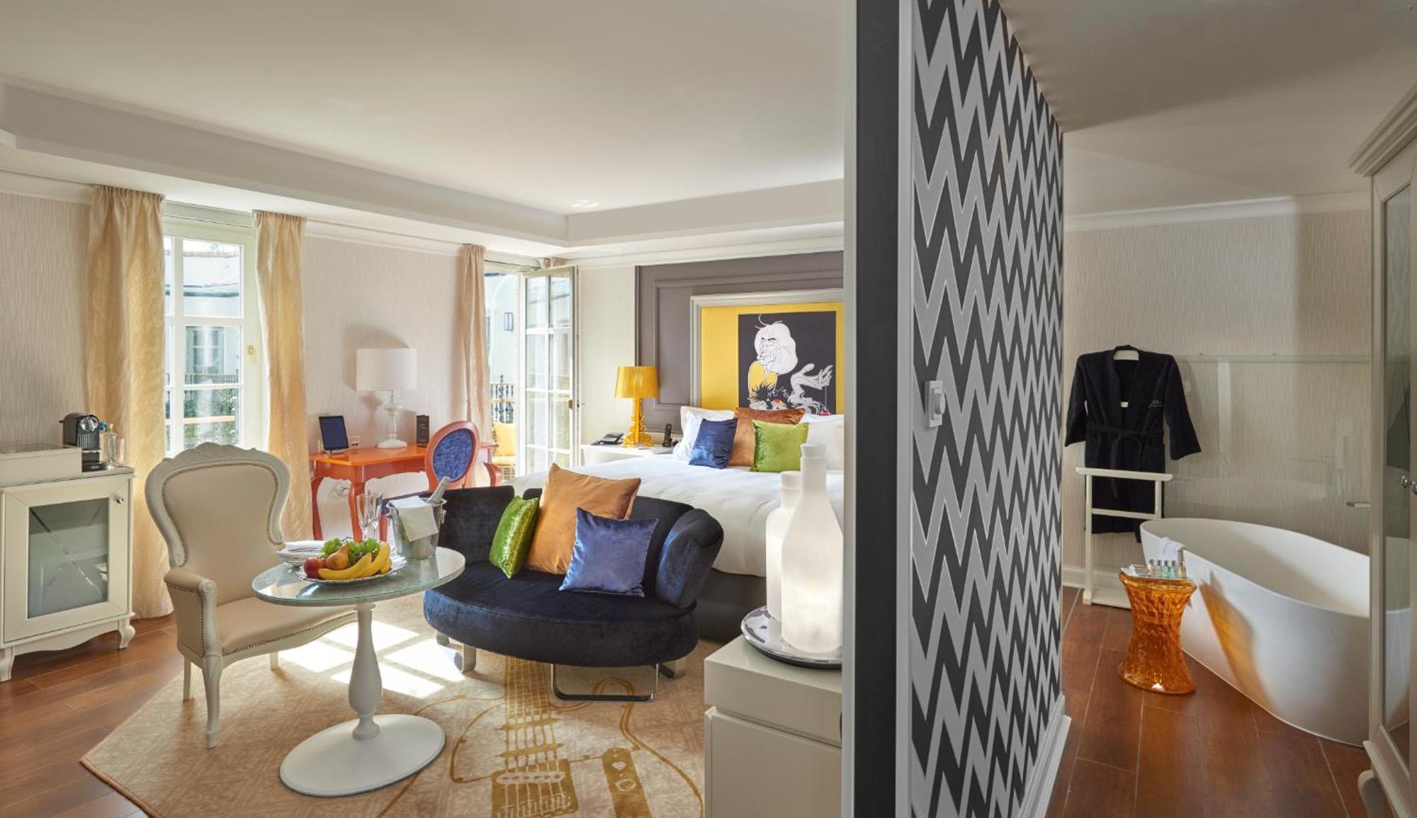 Aria Signature Large Luxury King Room