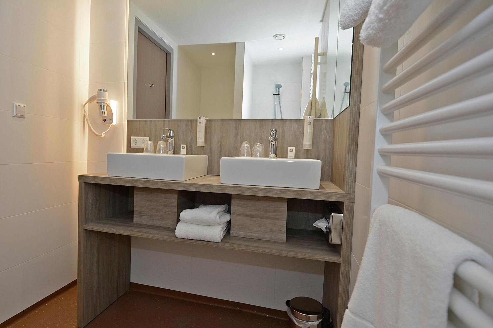 Double Room Sofa Bed Bath Tub Non-Smoking