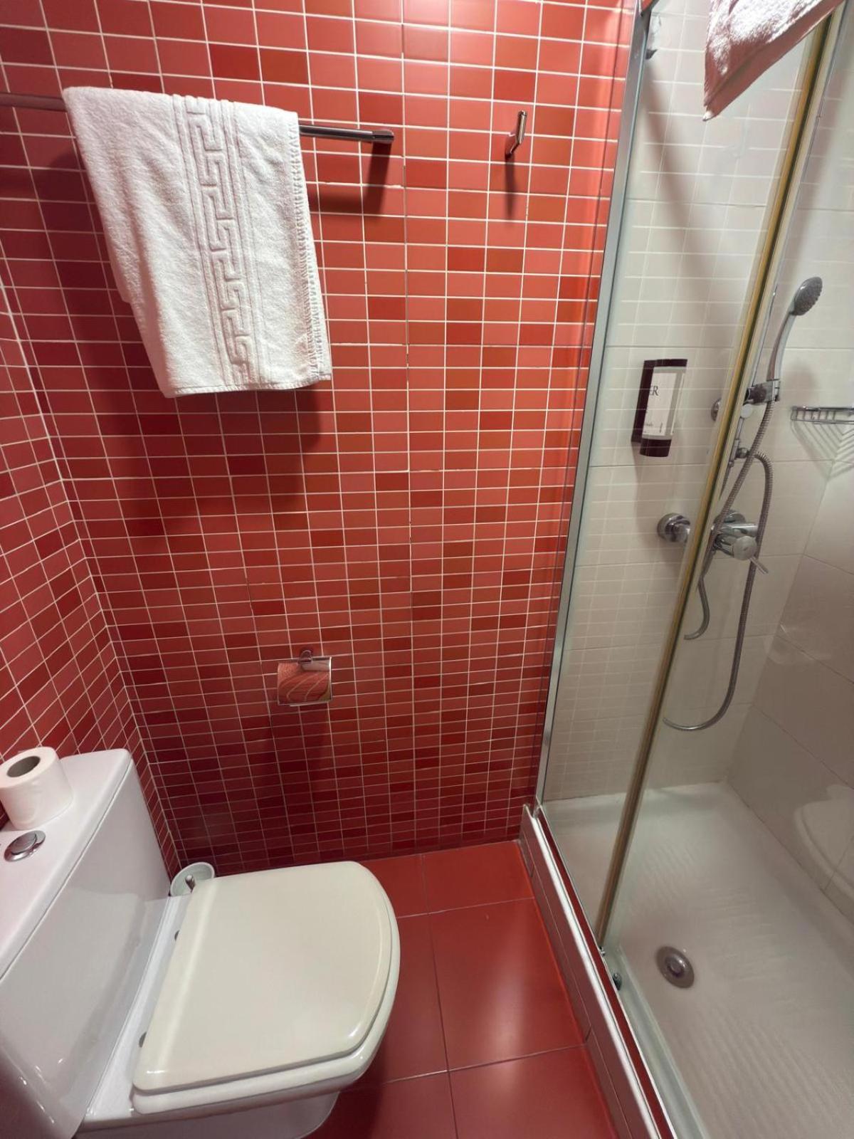 Superior Single Room Private Bathroom