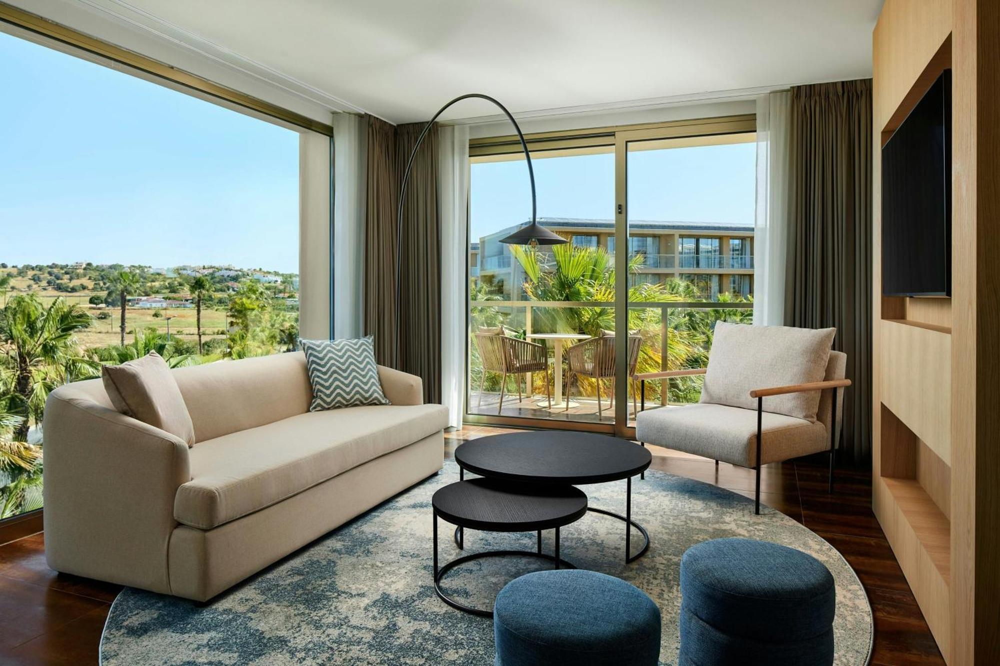 One-Bedroom King Suite Sofa Bed Balcony Resort View Club Lounge Access