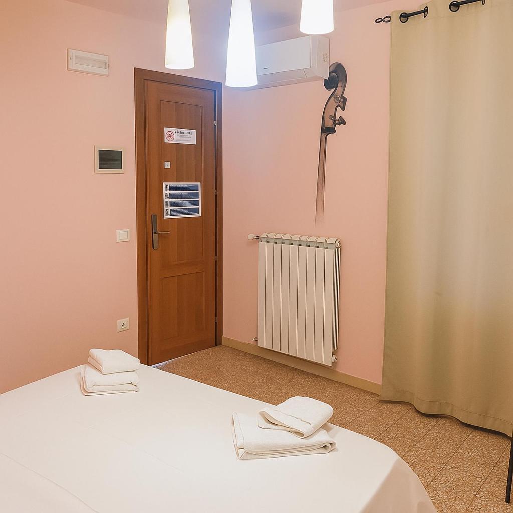 Double Room Private External Bathroom