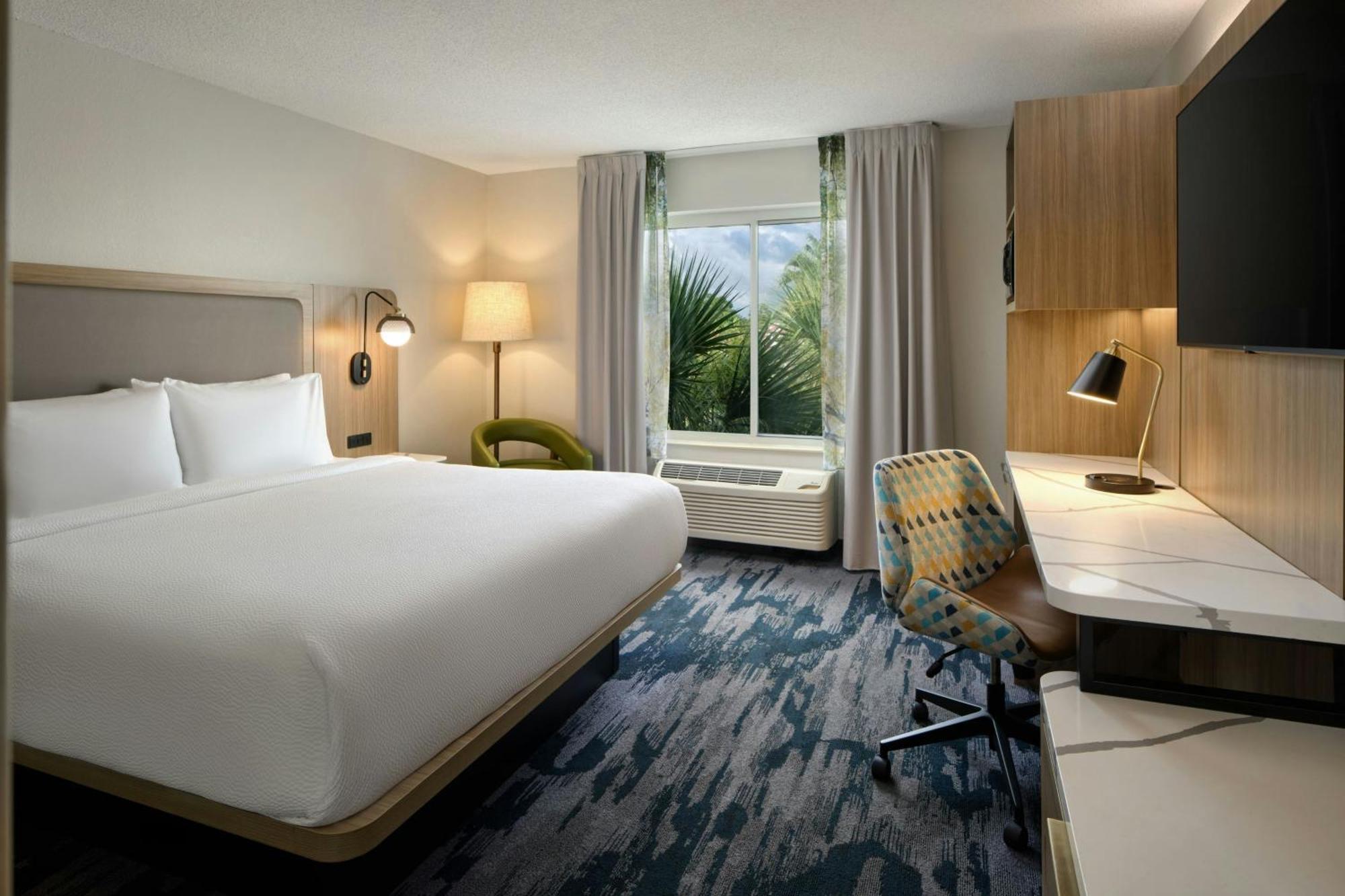 King Room with Bathtub - Mobility Access/Hearing Accessible,1698913656:JPEG