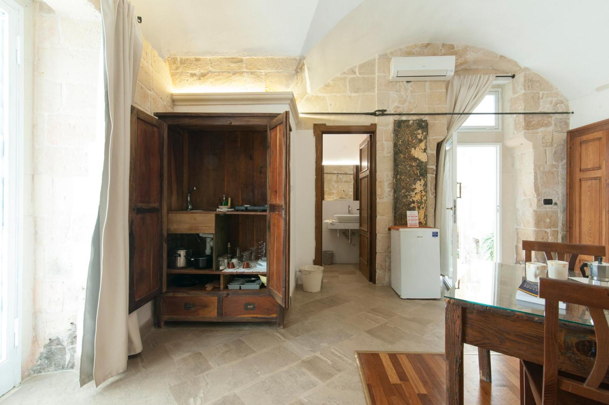 Deluxe Studio