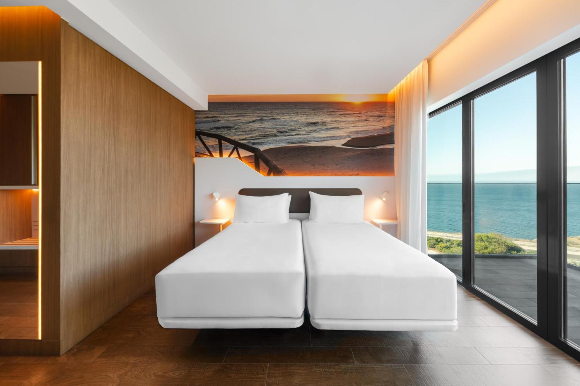 Quarto com Cama Queen-size ou 2 de Solteiro, Varanda e Vista do Mar