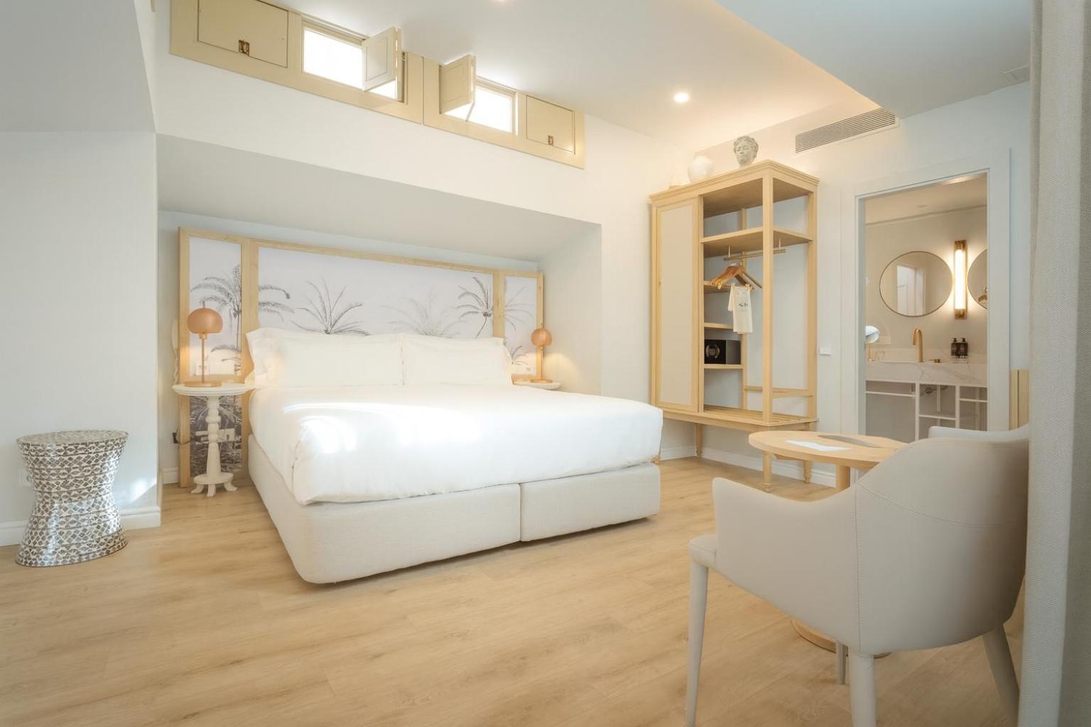 Junior Suite Bathtub