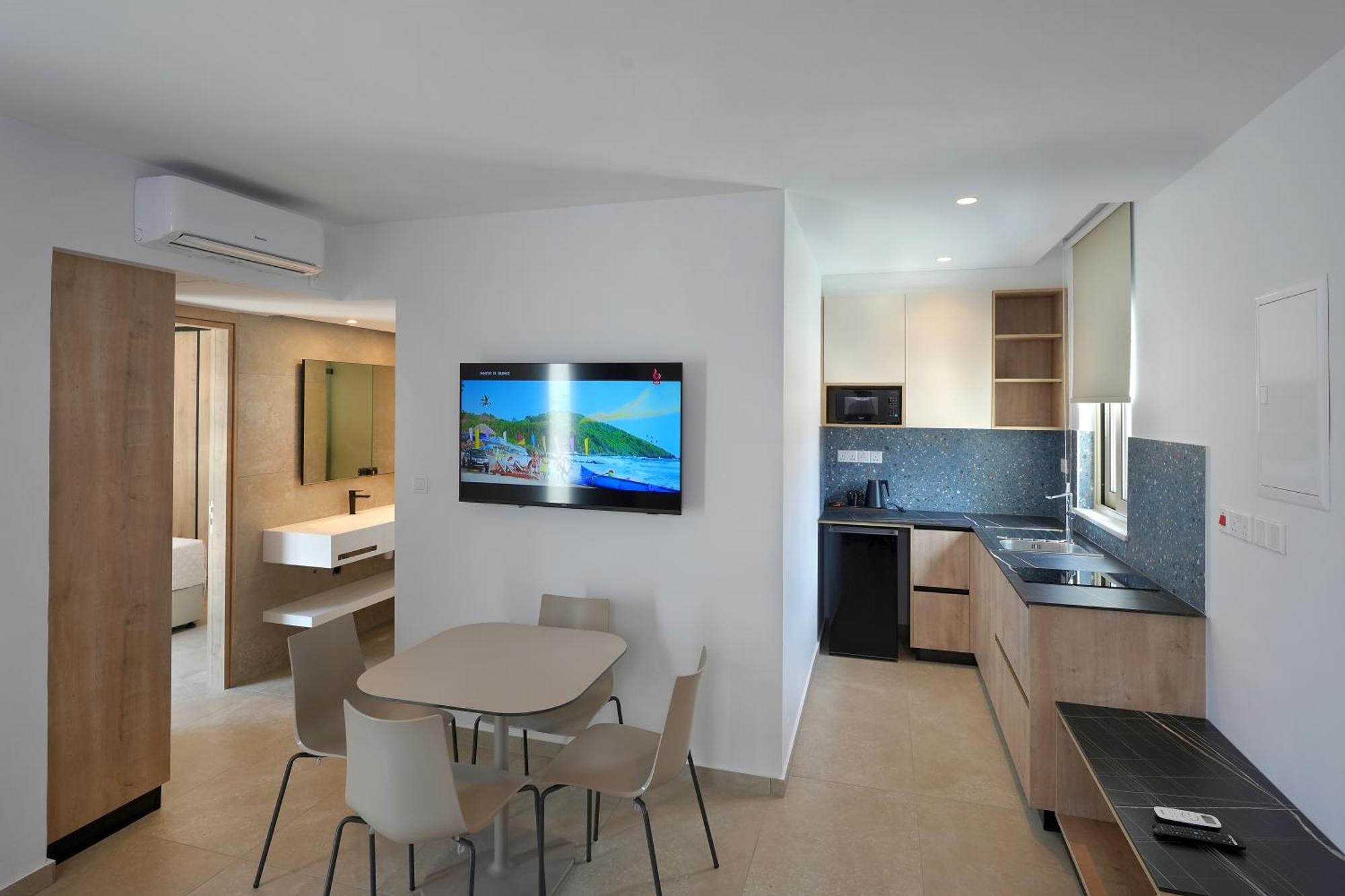 Deluxe Apartment