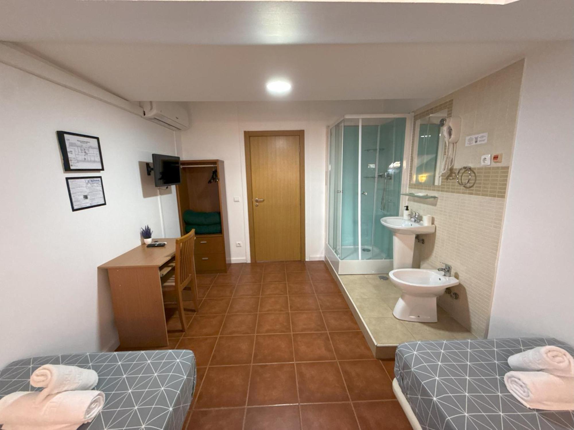 Twin Room Shower