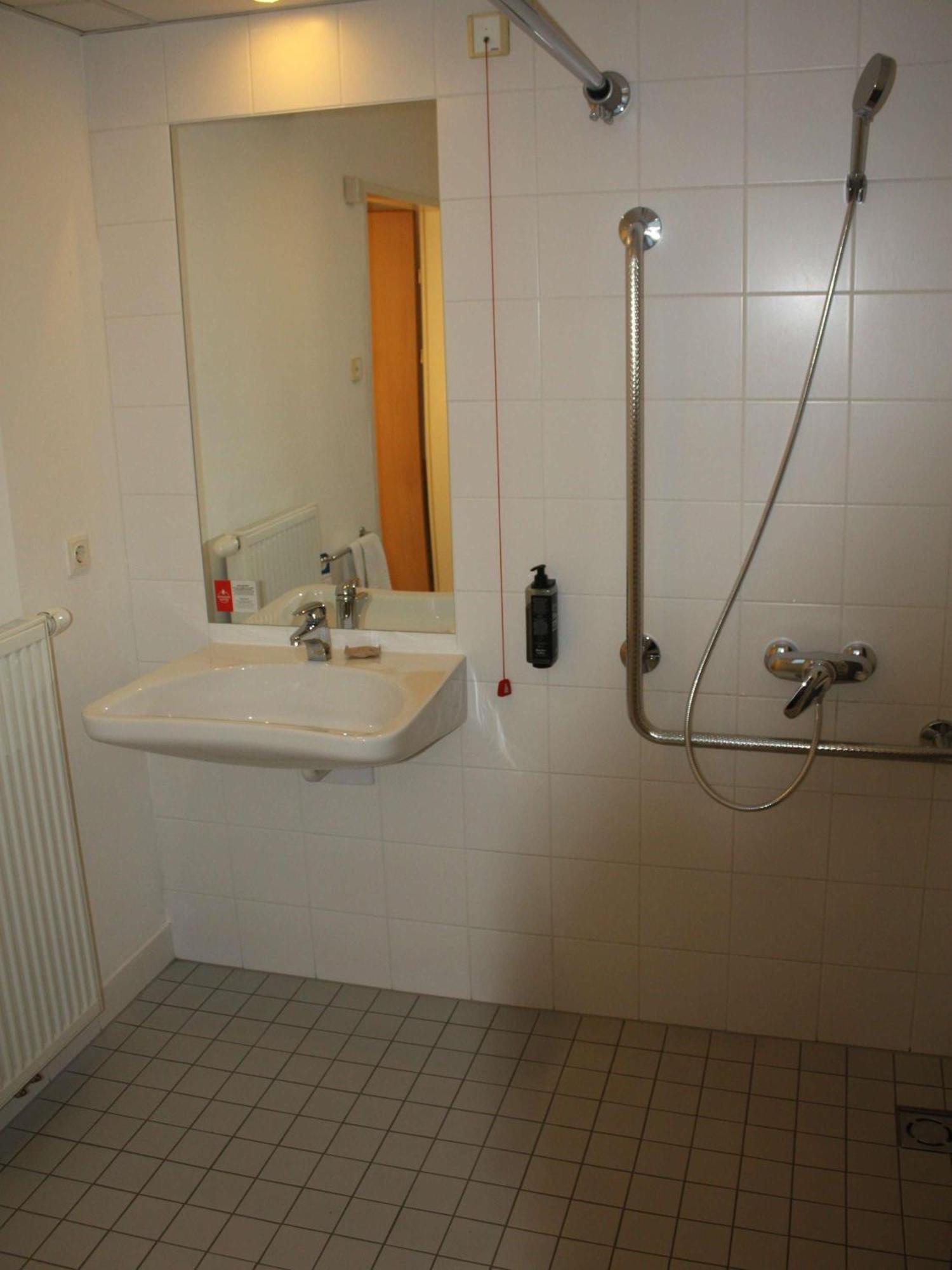 Accessible Room 1 Queen Bed