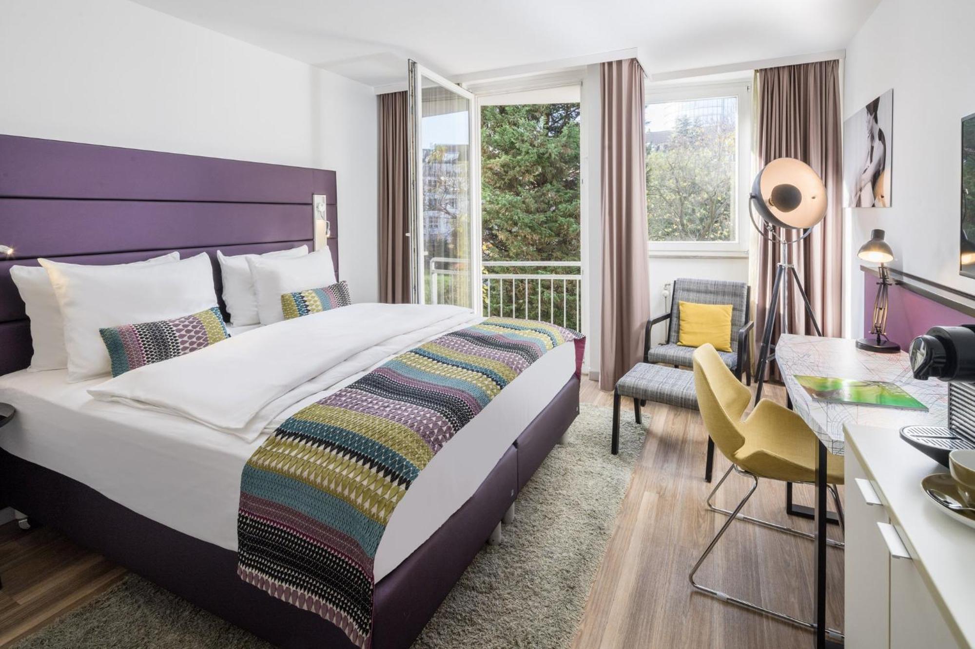 Standard Queen Room Garden View