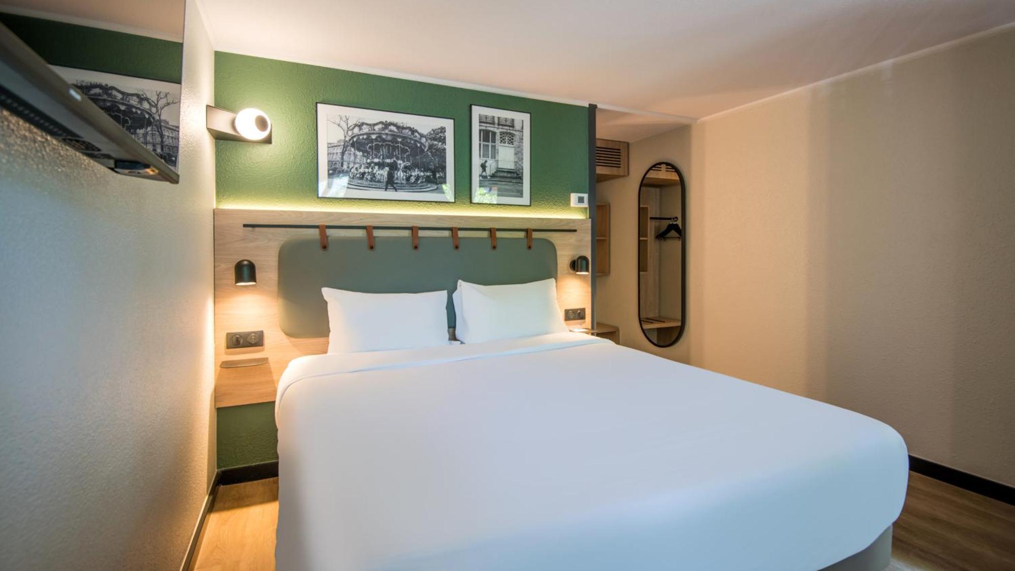 Standard Queen Room