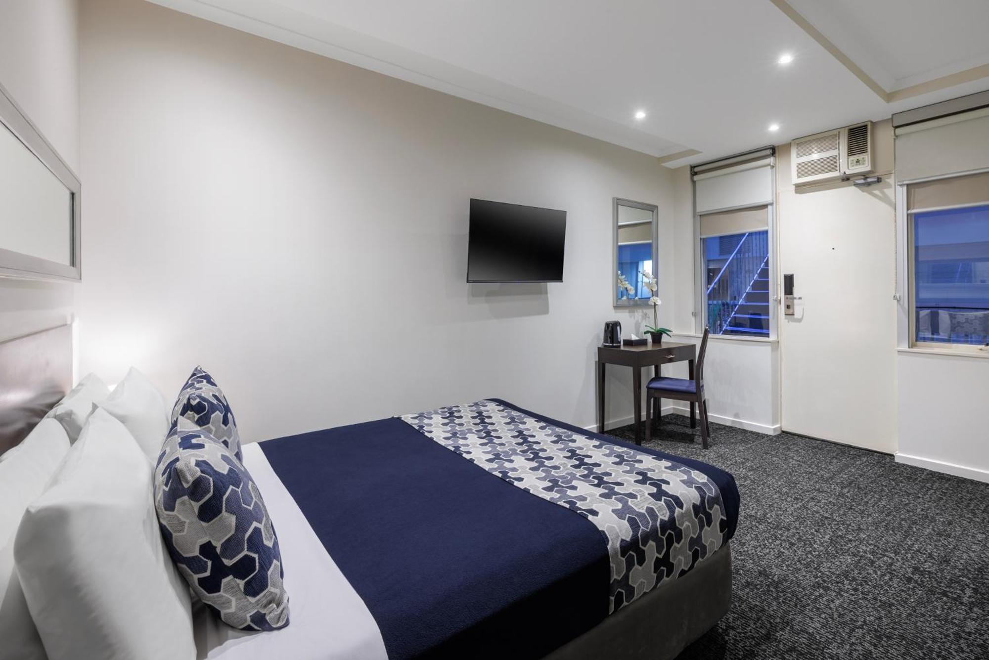 Standard Queen Room No Housekeeping Service