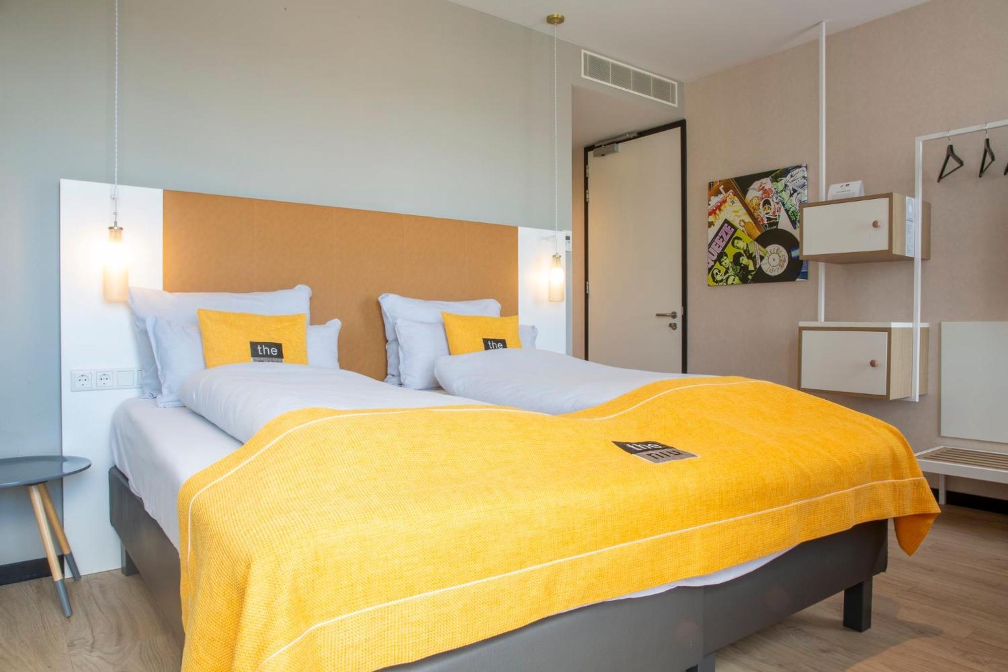 Standard Queen Room Accessible