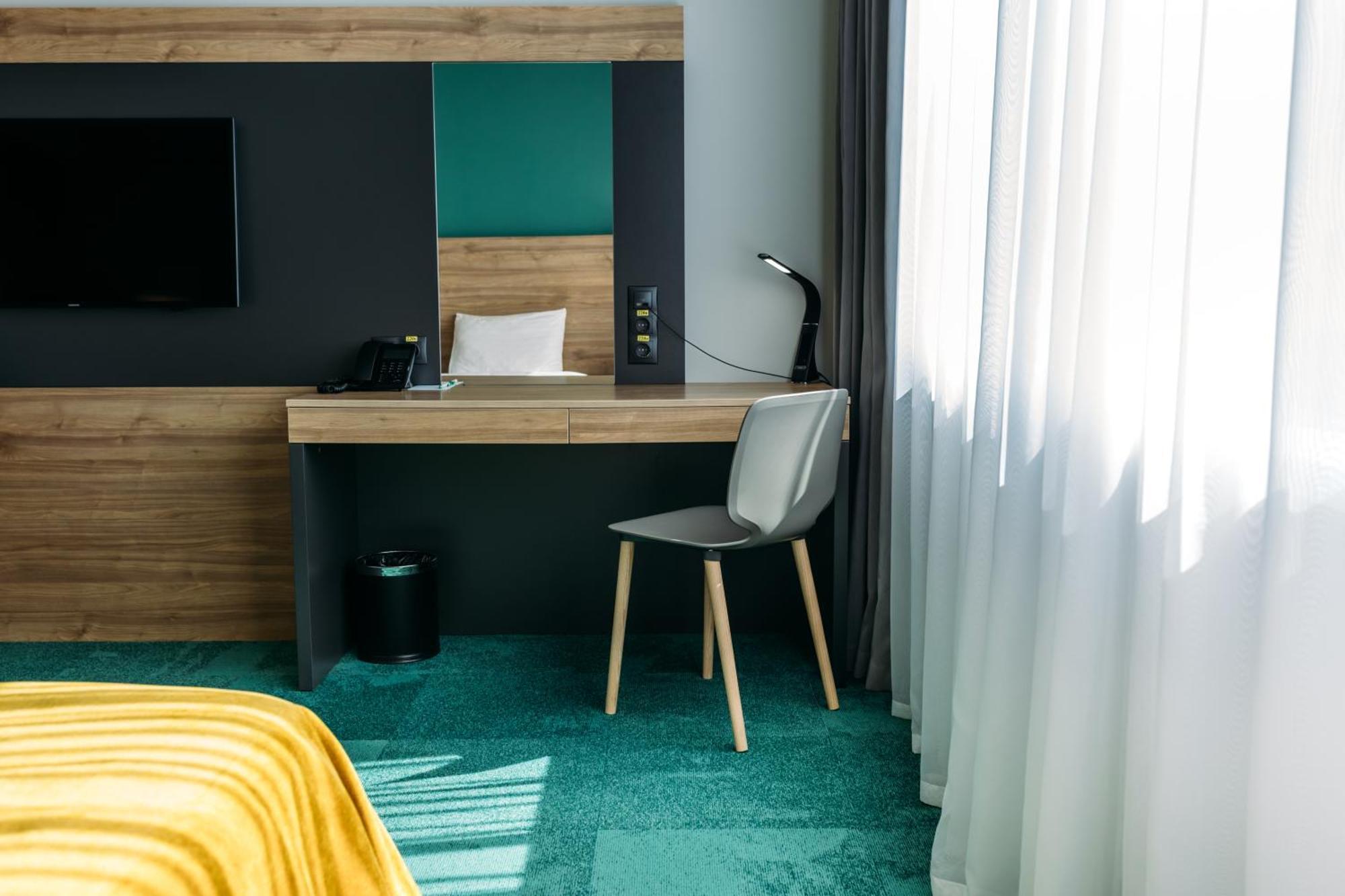 Superior Double or Twin Room Lake View