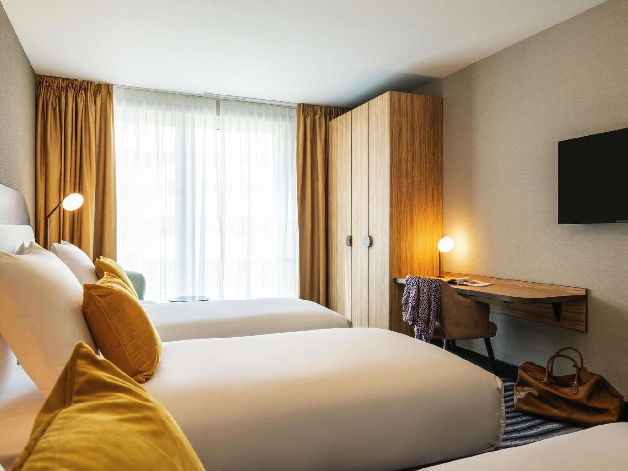 Superior Room Three Single Beds