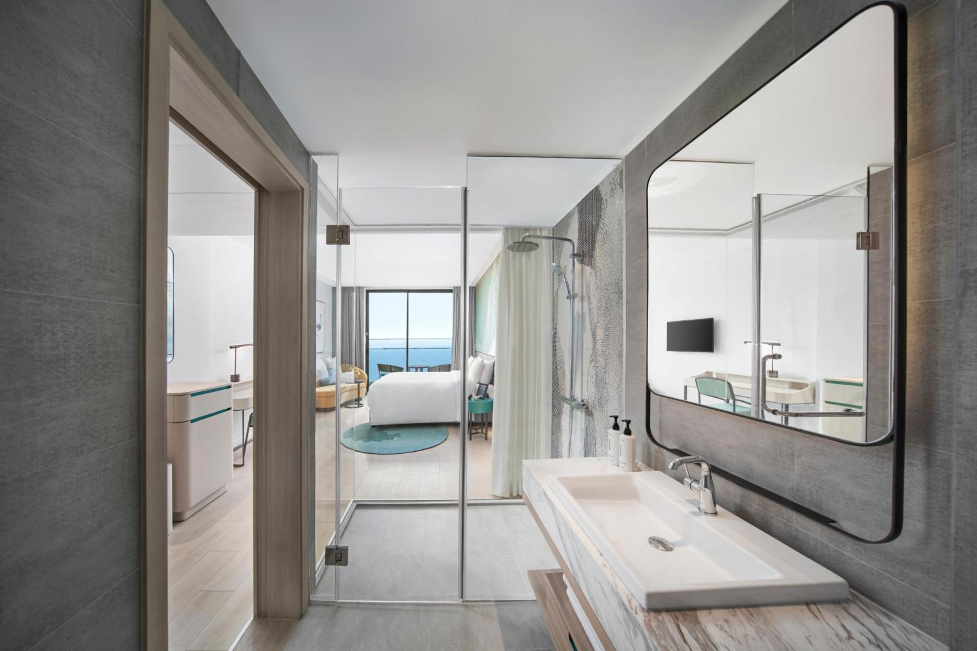 Deluxe Sea View King Room Balcony