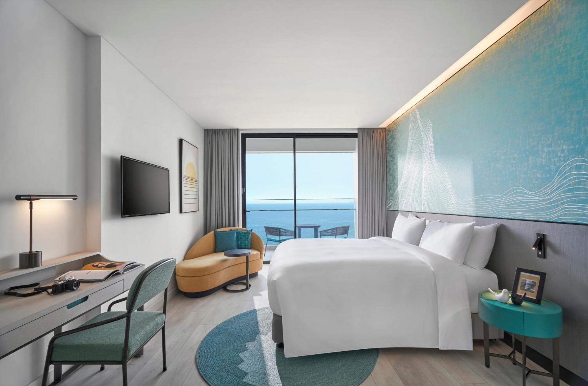 Deluxe Sea View King Room Balcony