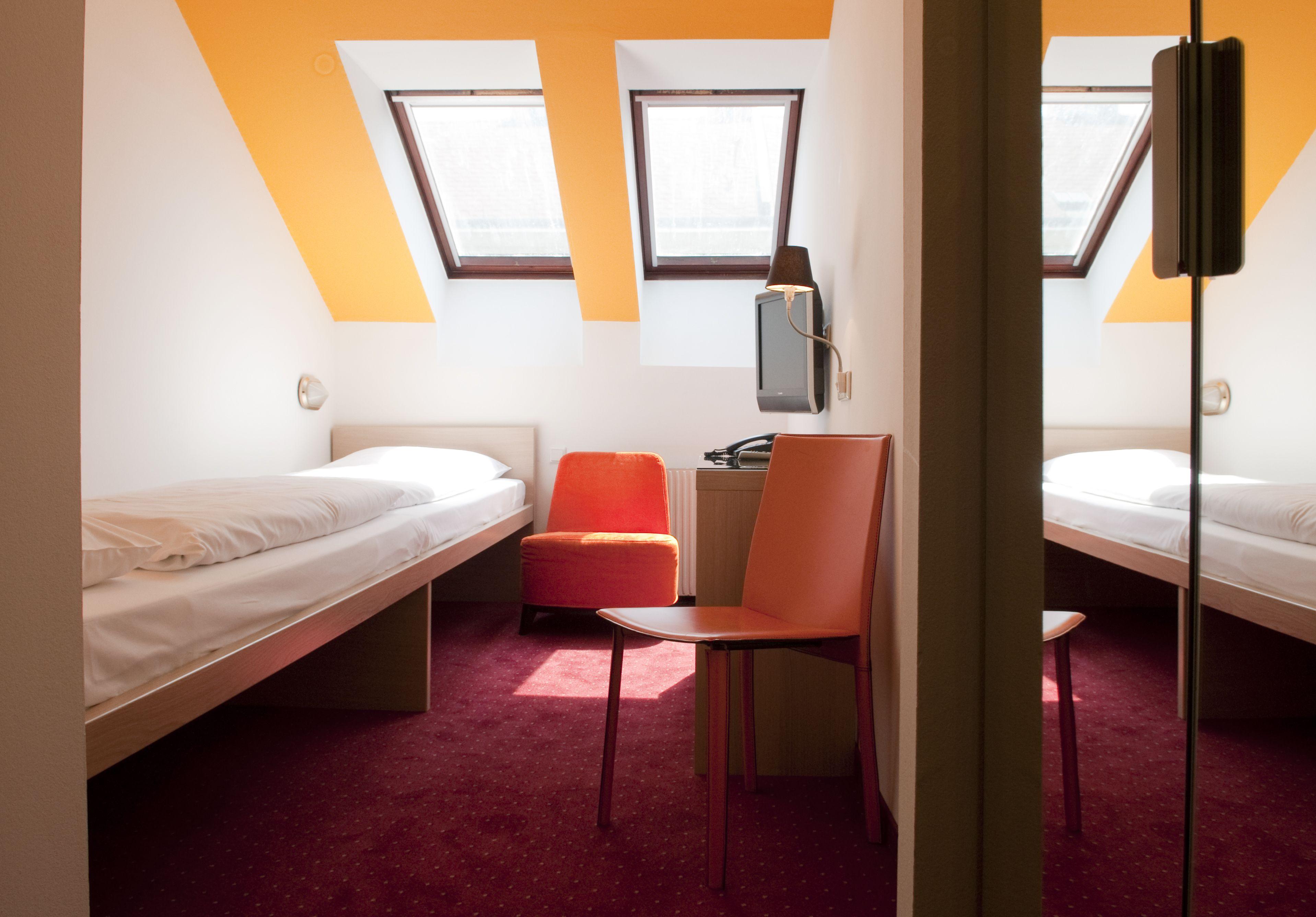 Economy Twin Room