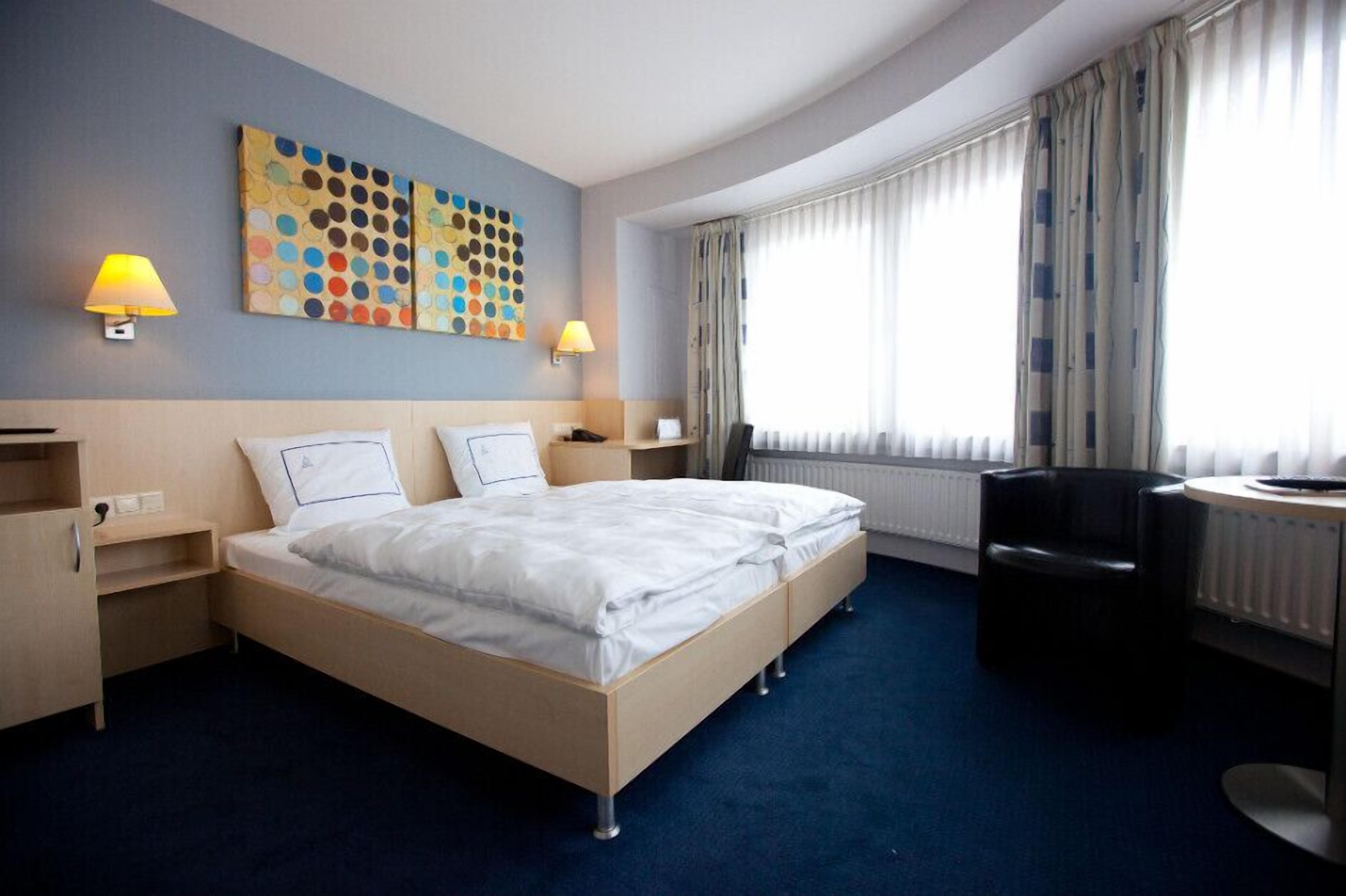 Quarto Superior com 2 Camas de Solteiro Vista da Cidade