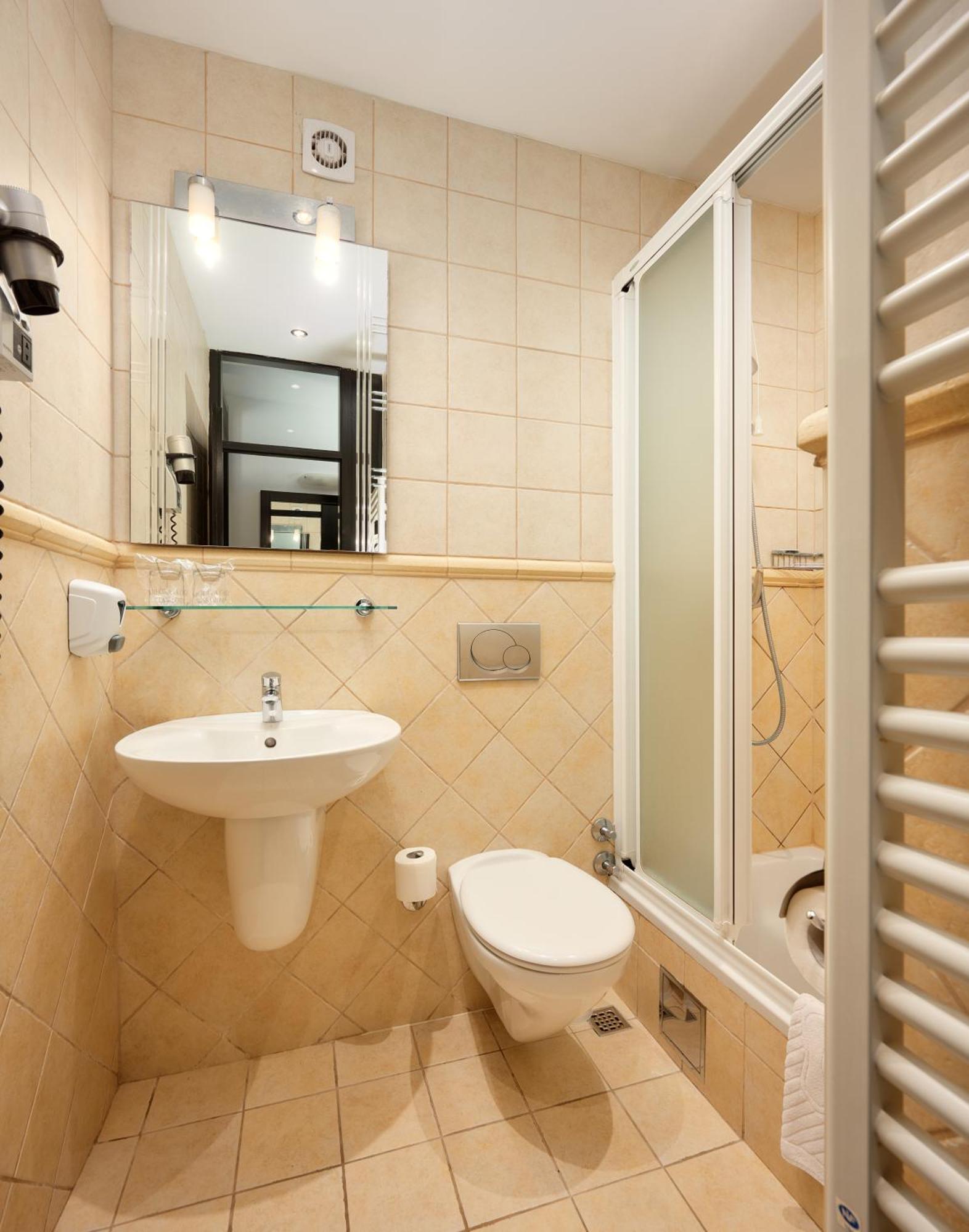 Standard Doppel-/Zweibettzimmer mit Balkon