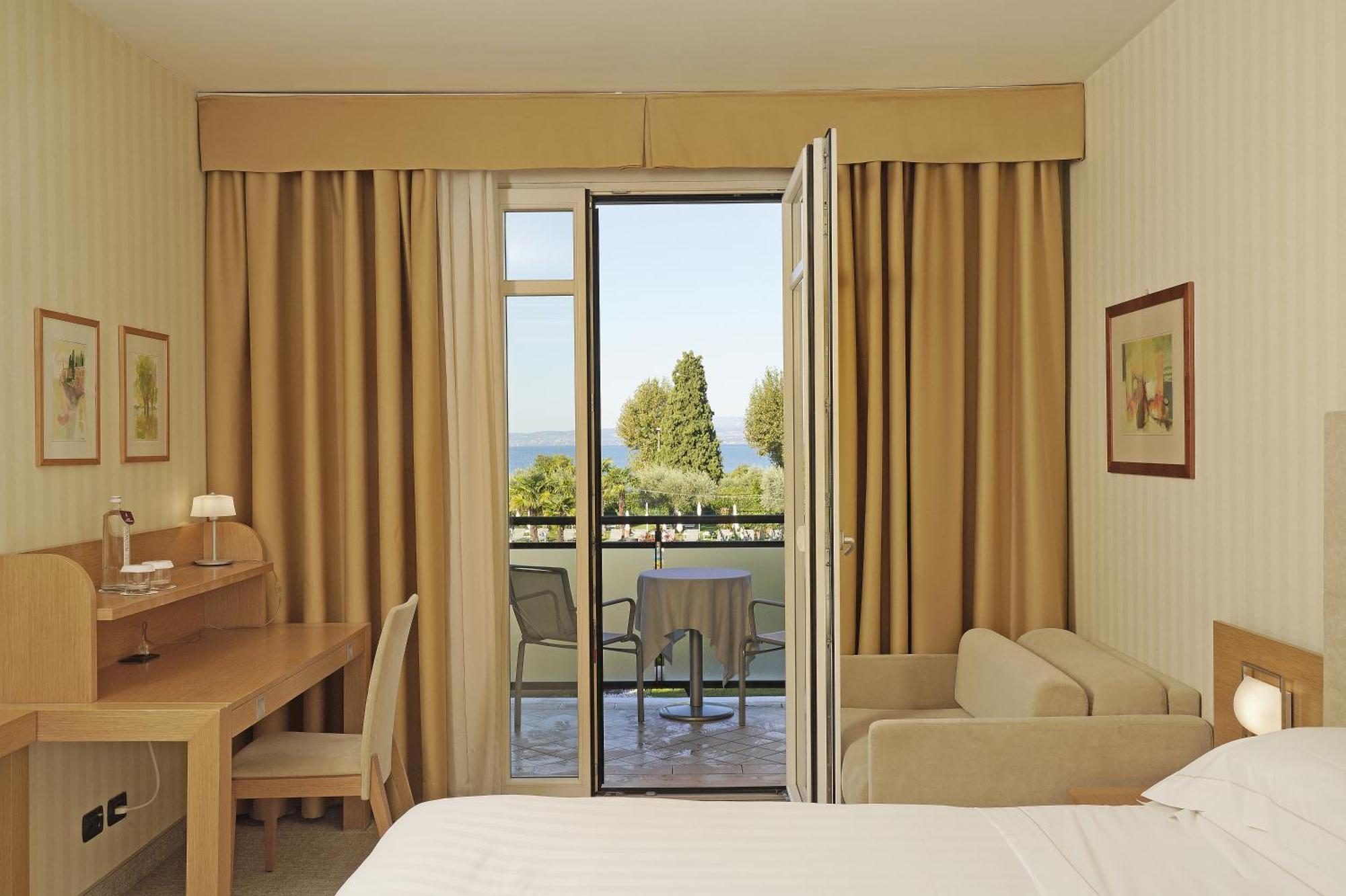 Comfort Double or Twin Room Balcony Lake View