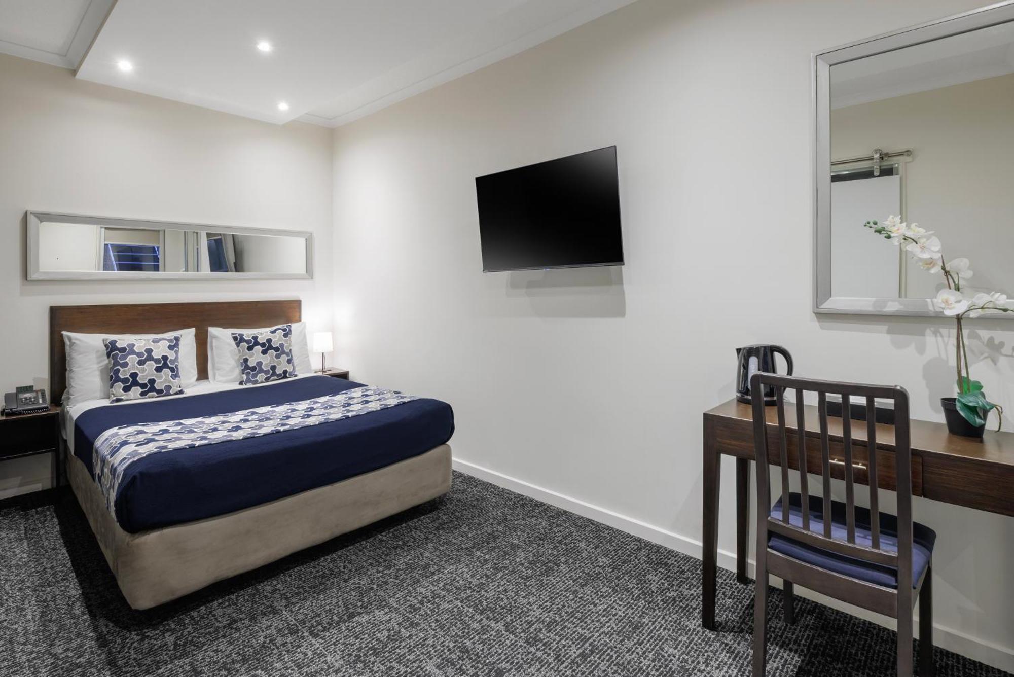Standard Queen Room No Housekeeping Service