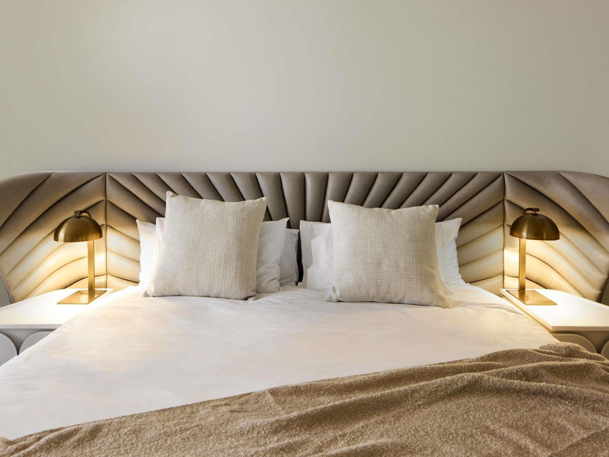 Classic Room 1 King Bed
