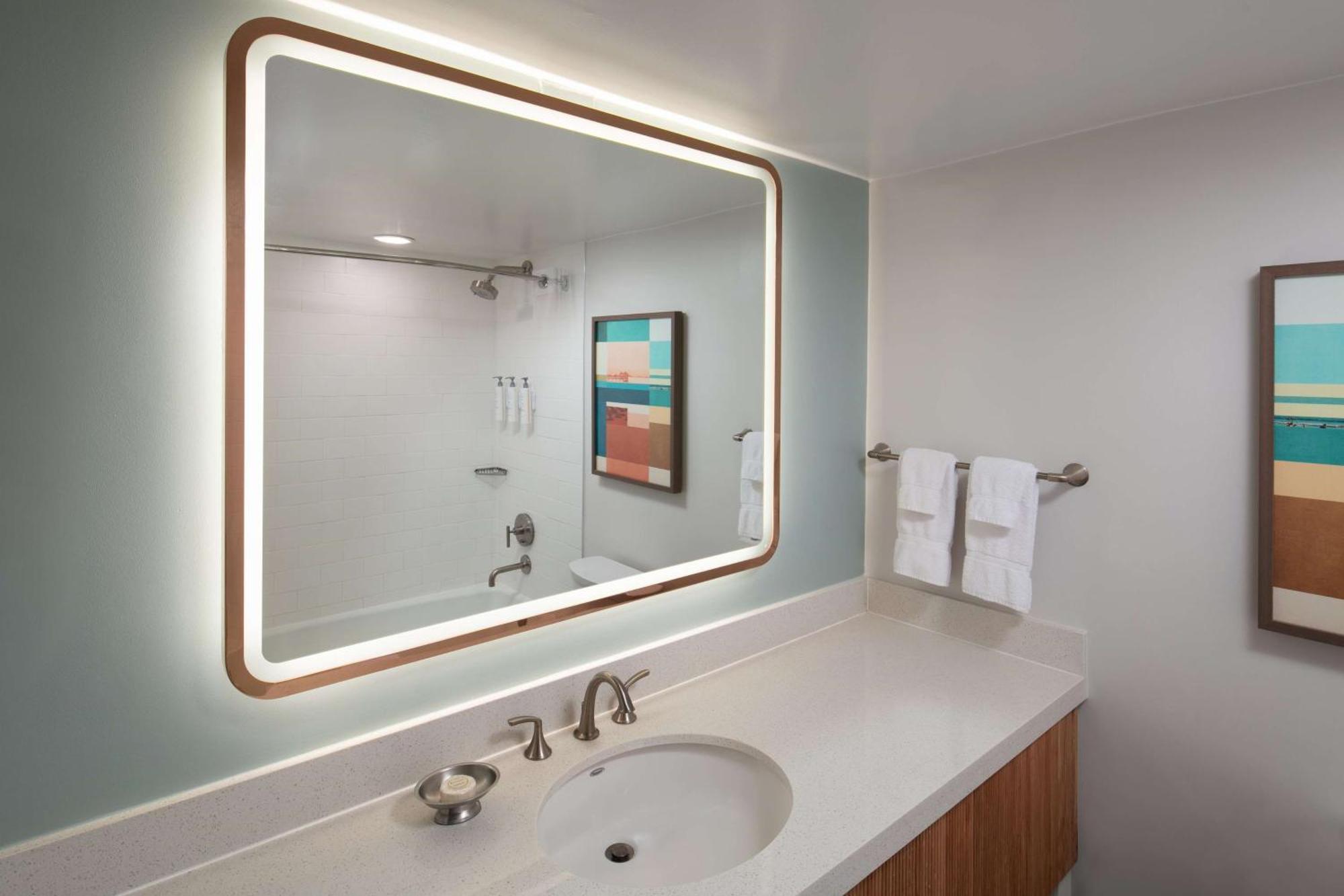 Horizon Room – Two Queens