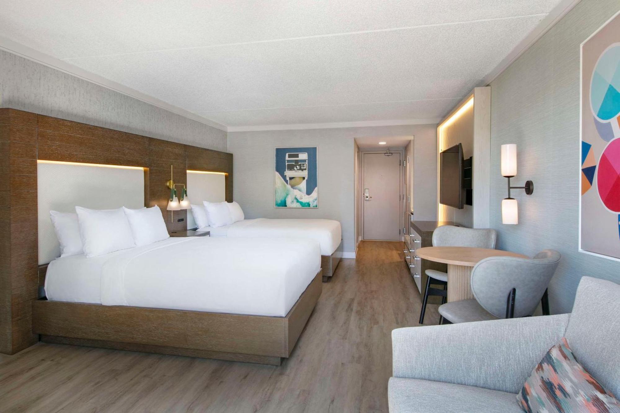 Horizon Room – Two Queens