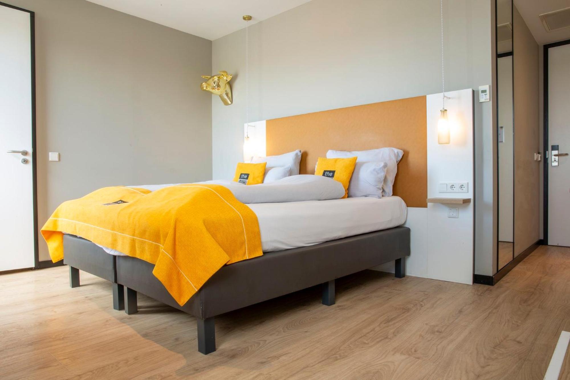 Standard Queen Room Accessible