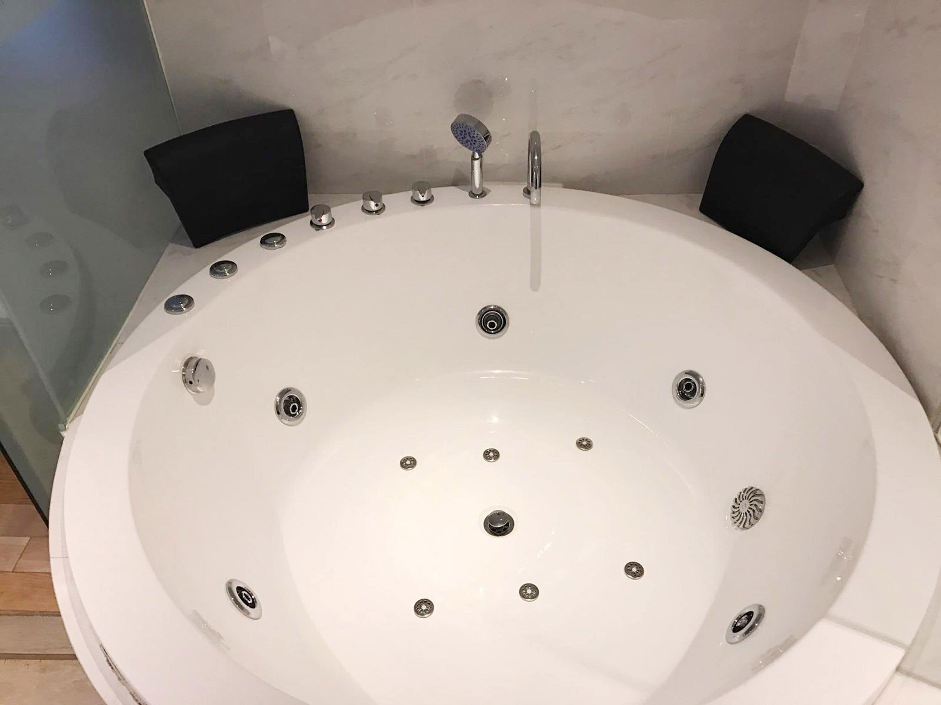 Double Room Hot Tub Indoor