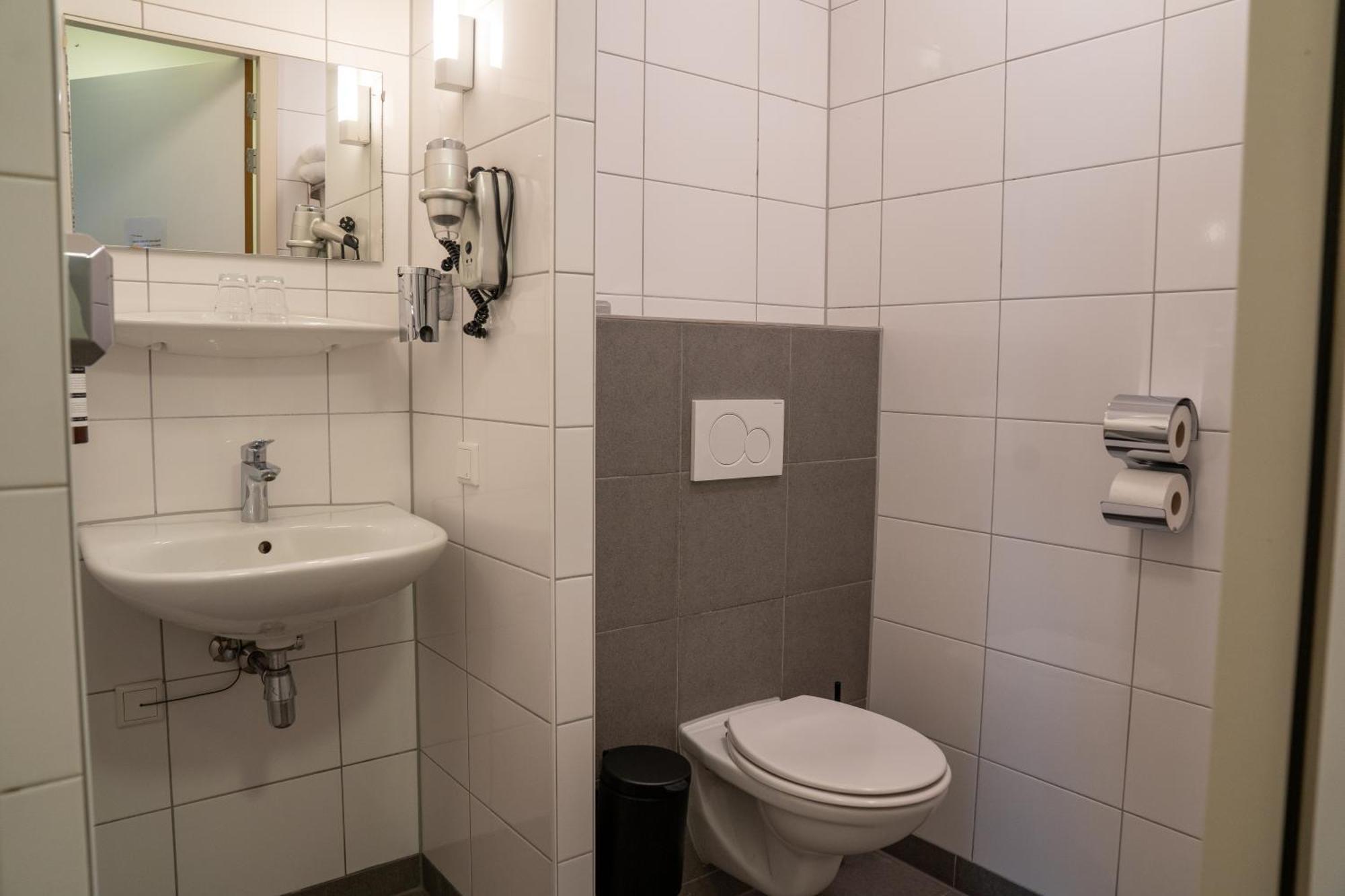 Standard Double Room Two Single Beds