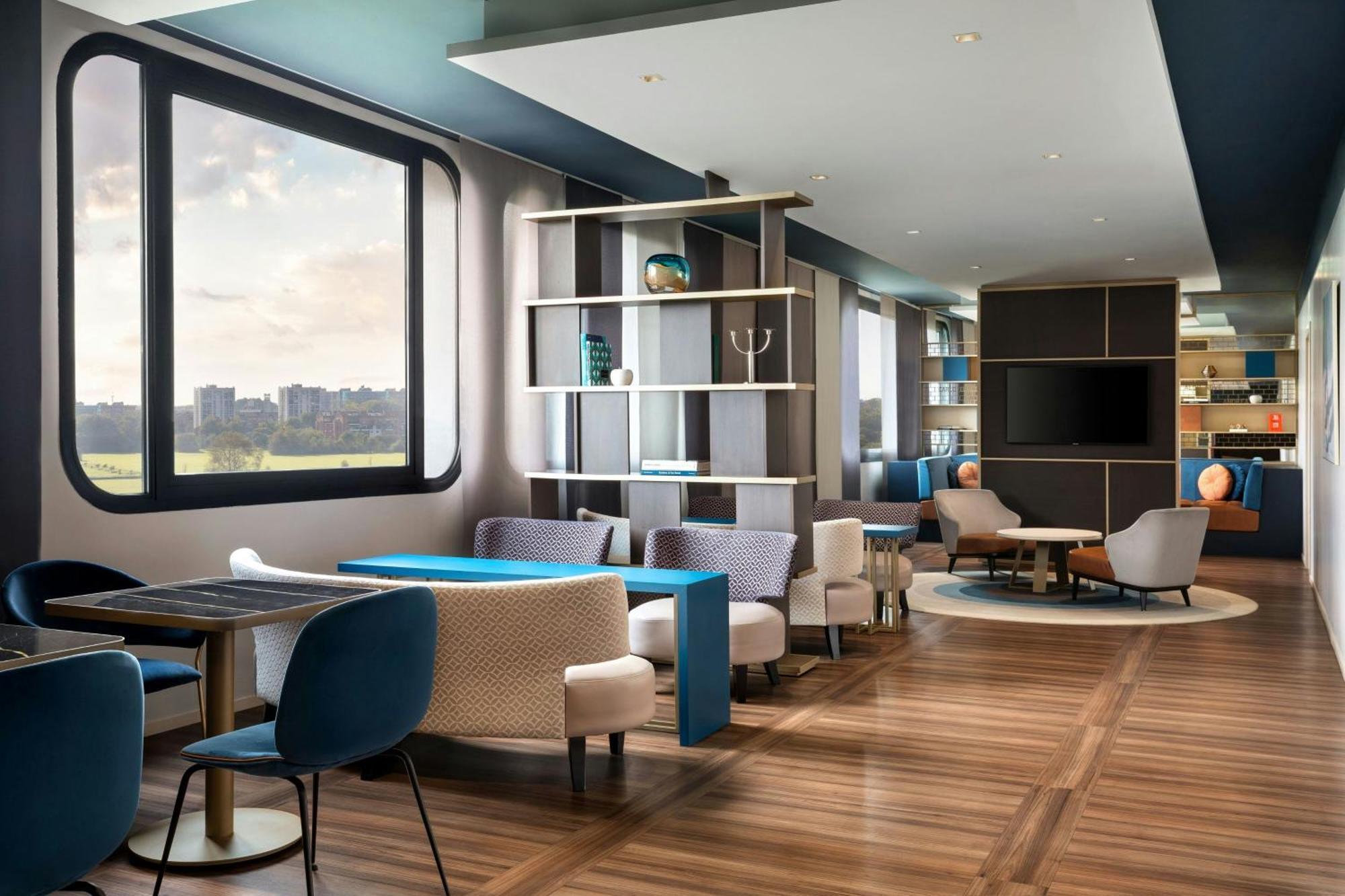 King Room Club Lounge Access