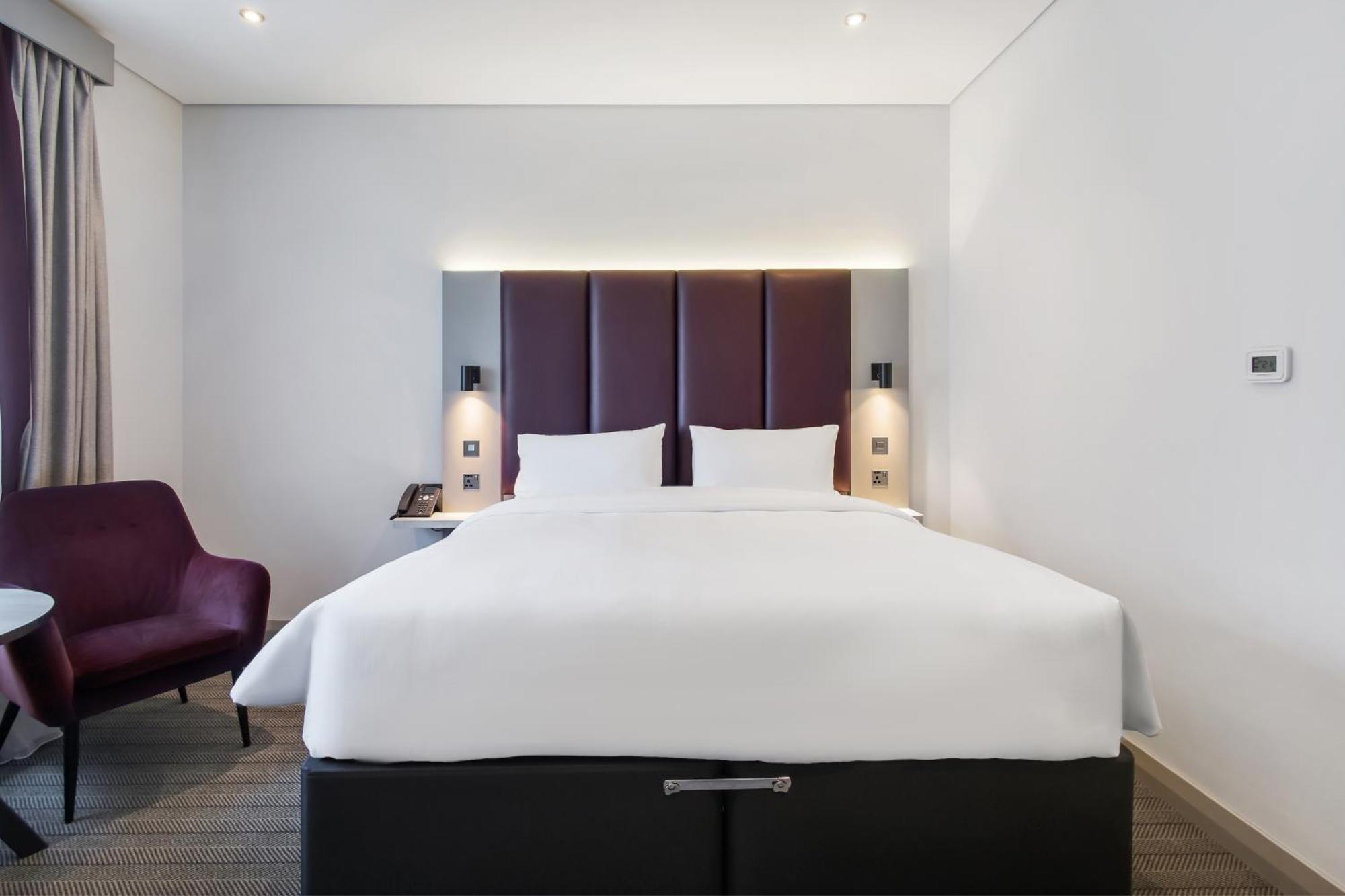 Smoking New Style Double Room DXB Airport Shuttle Every 30min to T1&3
