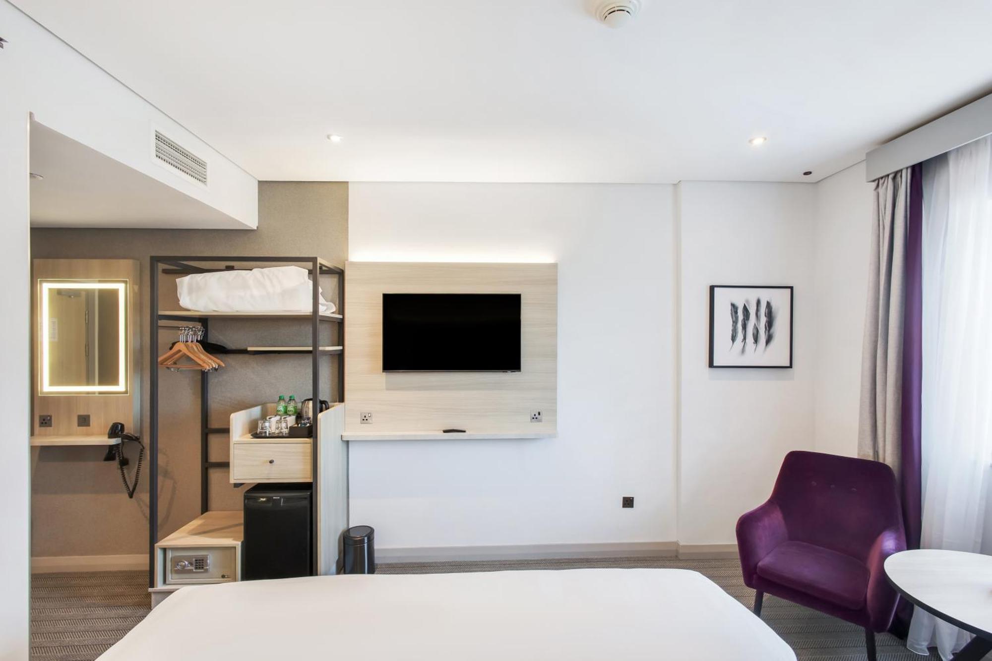 Smoking New Style Double Room DXB Airport Shuttle Every 30min to T1&3