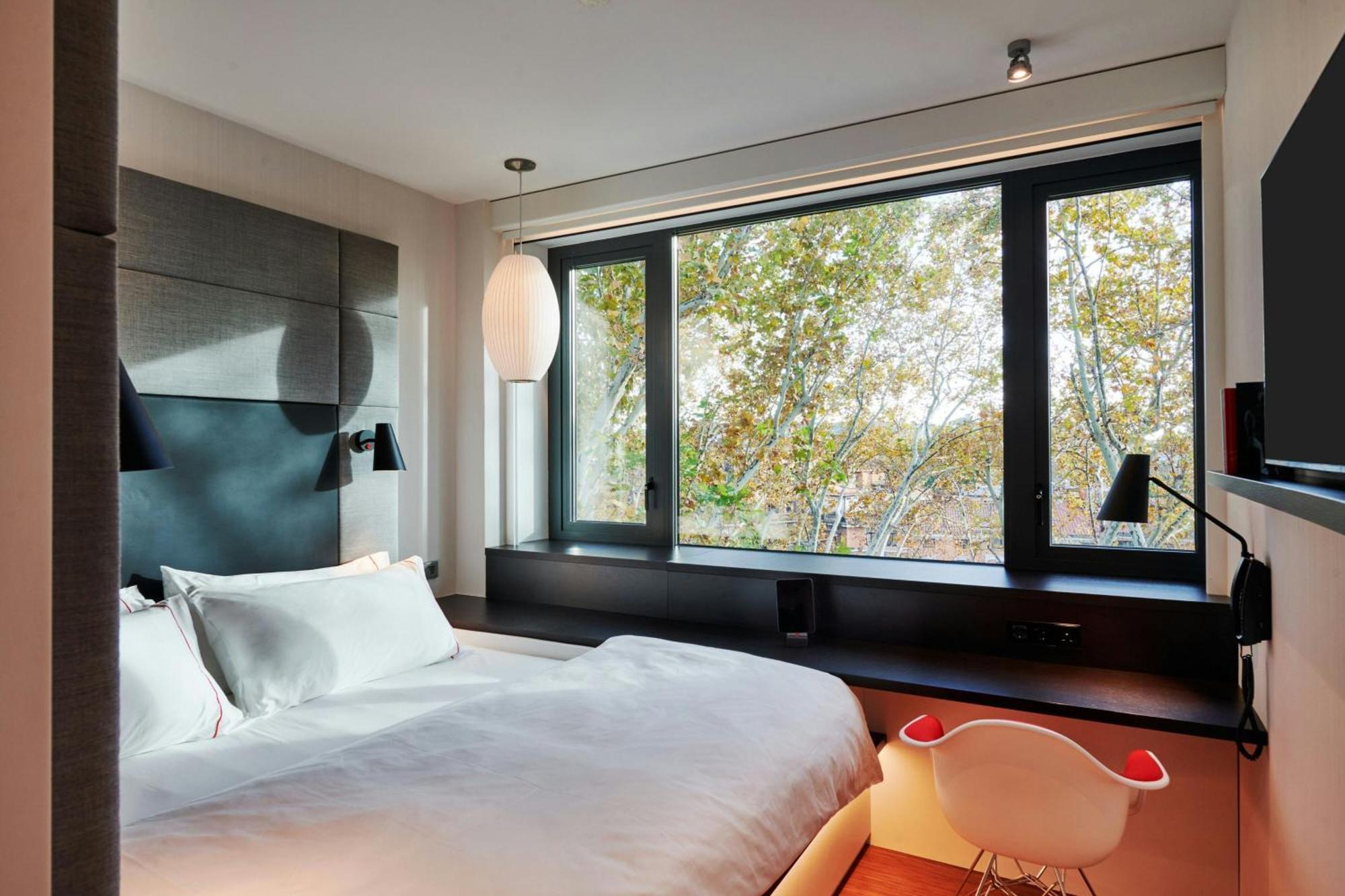 Zimmer mit Kingsize-Bett