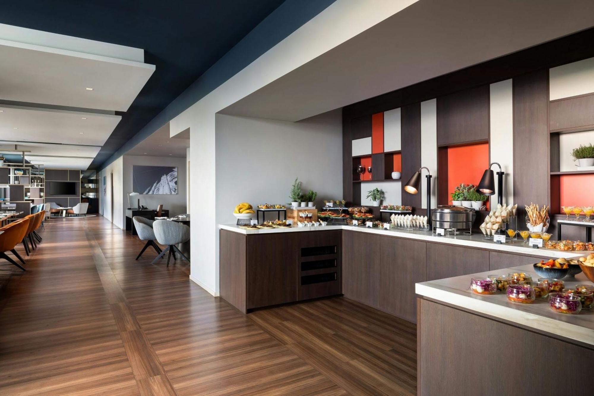 King Room Club Lounge Access